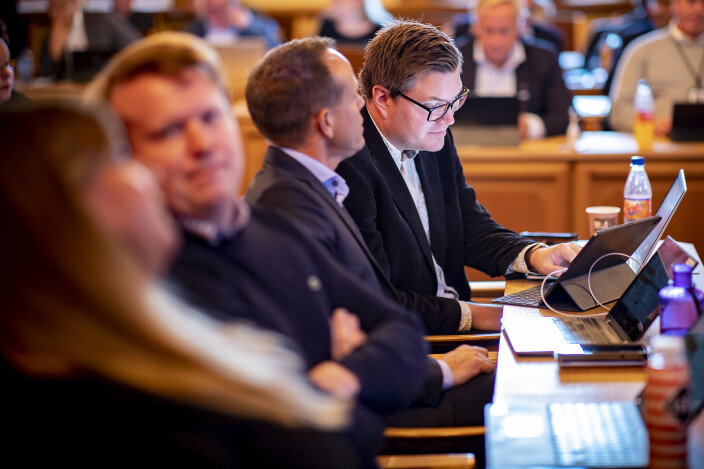 <span class=" italic" data-lab-italic_desktop="italic"><span class=" font-weight-bold" data-lab-font_weight_desktop="font-weight-bold">HAR VÆRT I TENKEBOKSEN:</span> - I jobben har jeg og møtt utrolig mange flotte mennesker i kommunen vår. Folk som vil gjøre kommunen vår bedre og som bidrar til det hver dag. De fine folka finnes det heldigvis mange av også innafor tjenestene jeg nå skal ha fullt fokus på å videreutvikle, uttaler Eivind Knudsen.</span> <span class=" italic" data-lab-italic_desktop="italic"><span class=" font-weight-bold" data-lab-font_weight_desktop="font-weight-bold">HAR VÆRT I TENKEBOKSEN:</span> - I jobben har jeg og møtt utrolig mange flotte mennesker i kommunen vår. Folk som vil gjøre kommunen vår bedre og som bidrar til det hver dag. De fine folka finnes det heldigvis mange av også innafor tjenestene jeg nå skal ha fullt fokus på å videreutvikle, uttaler Eivind Knudsen.</span>