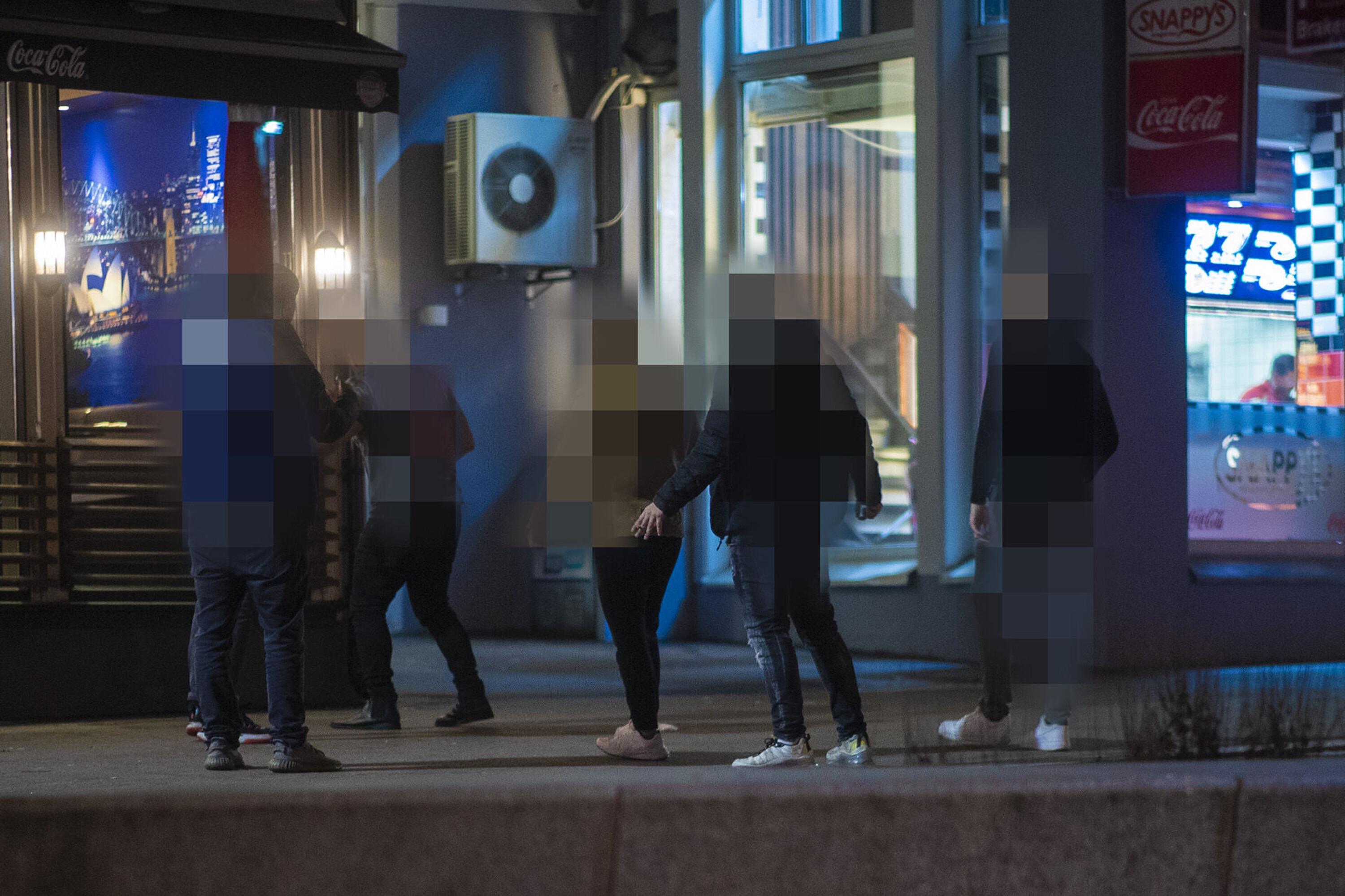 VOLDSEPISODE: Her ble en mann slått, og senere hentet av ambulanse. Omstendighetene rundt hendelsen er ikke kjent.