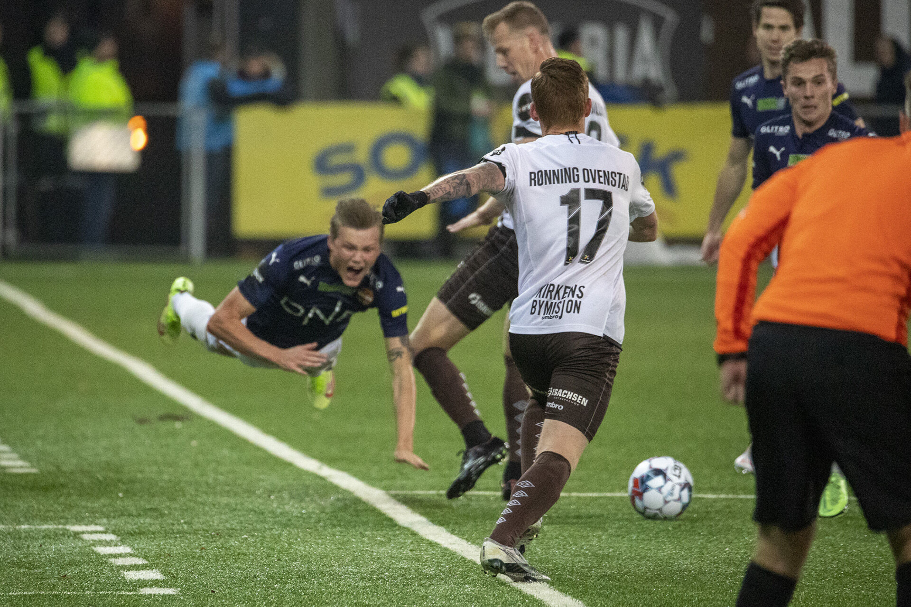 Her smalt det under Ælv Classico: Hakket før masseslagsmål!