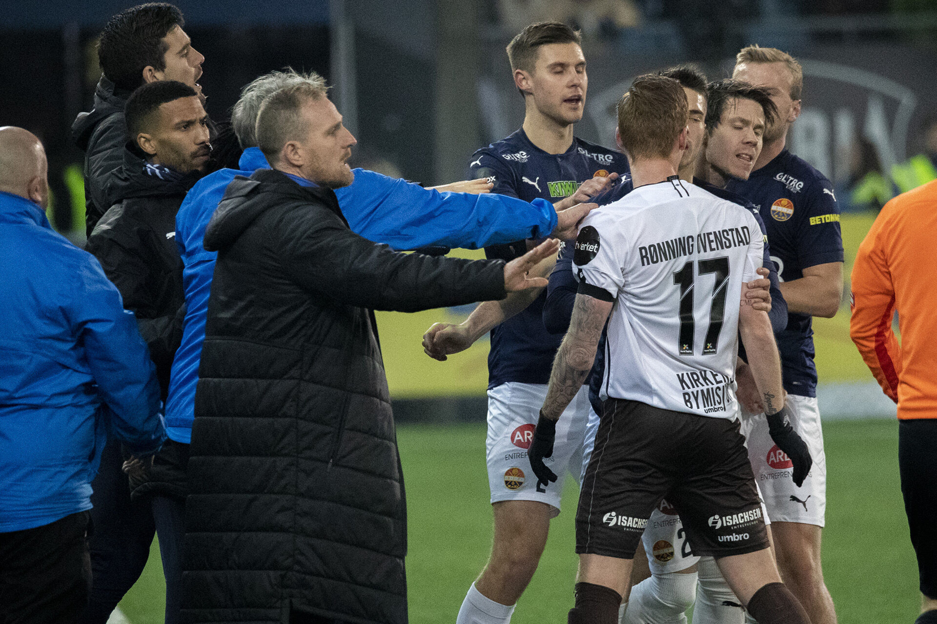 Her smalt det under Ælv Classico: Hakket før masseslagsmål!
