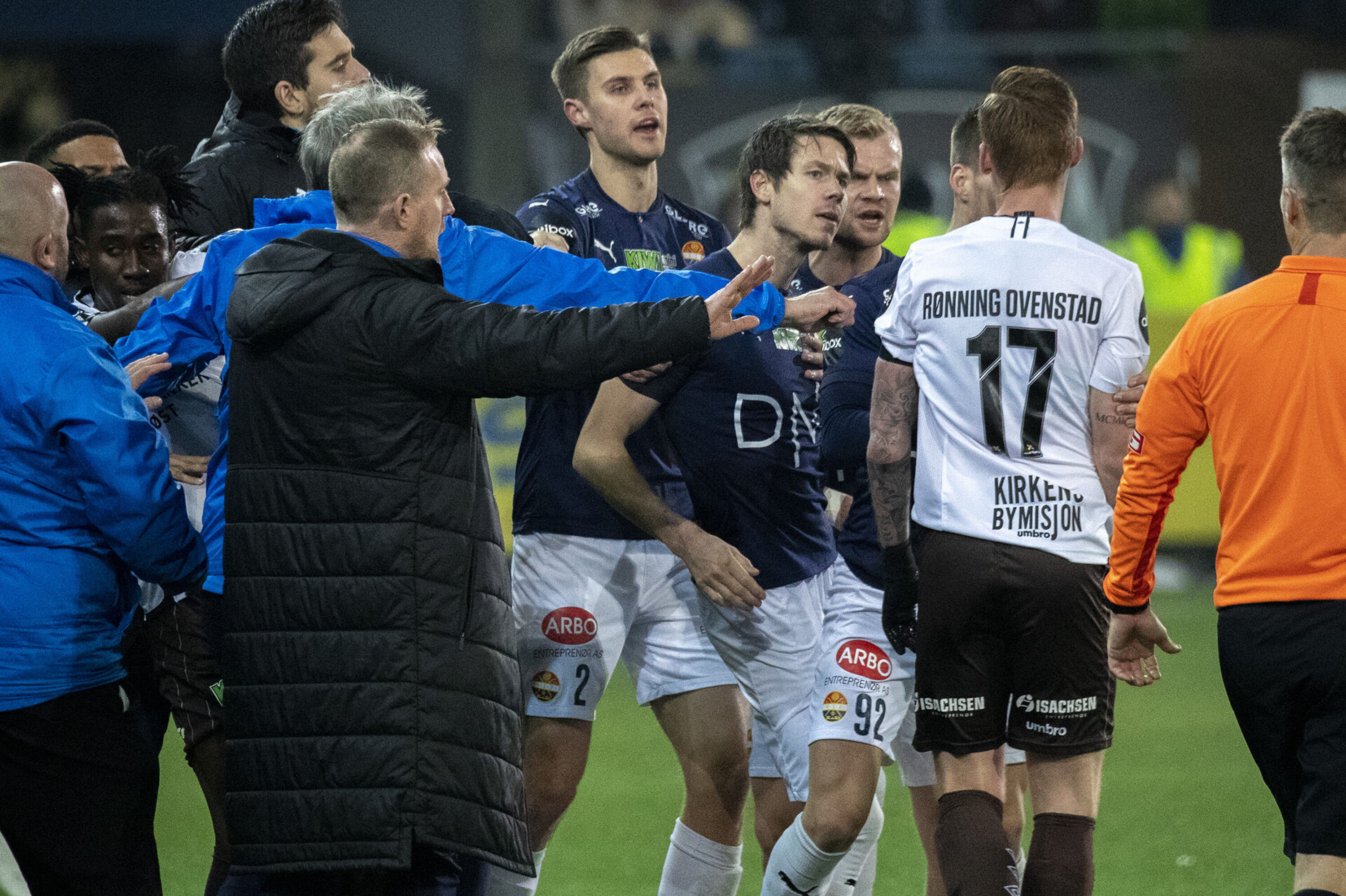 Her smalt det under Ælv Classico: Hakket før masseslagsmål!