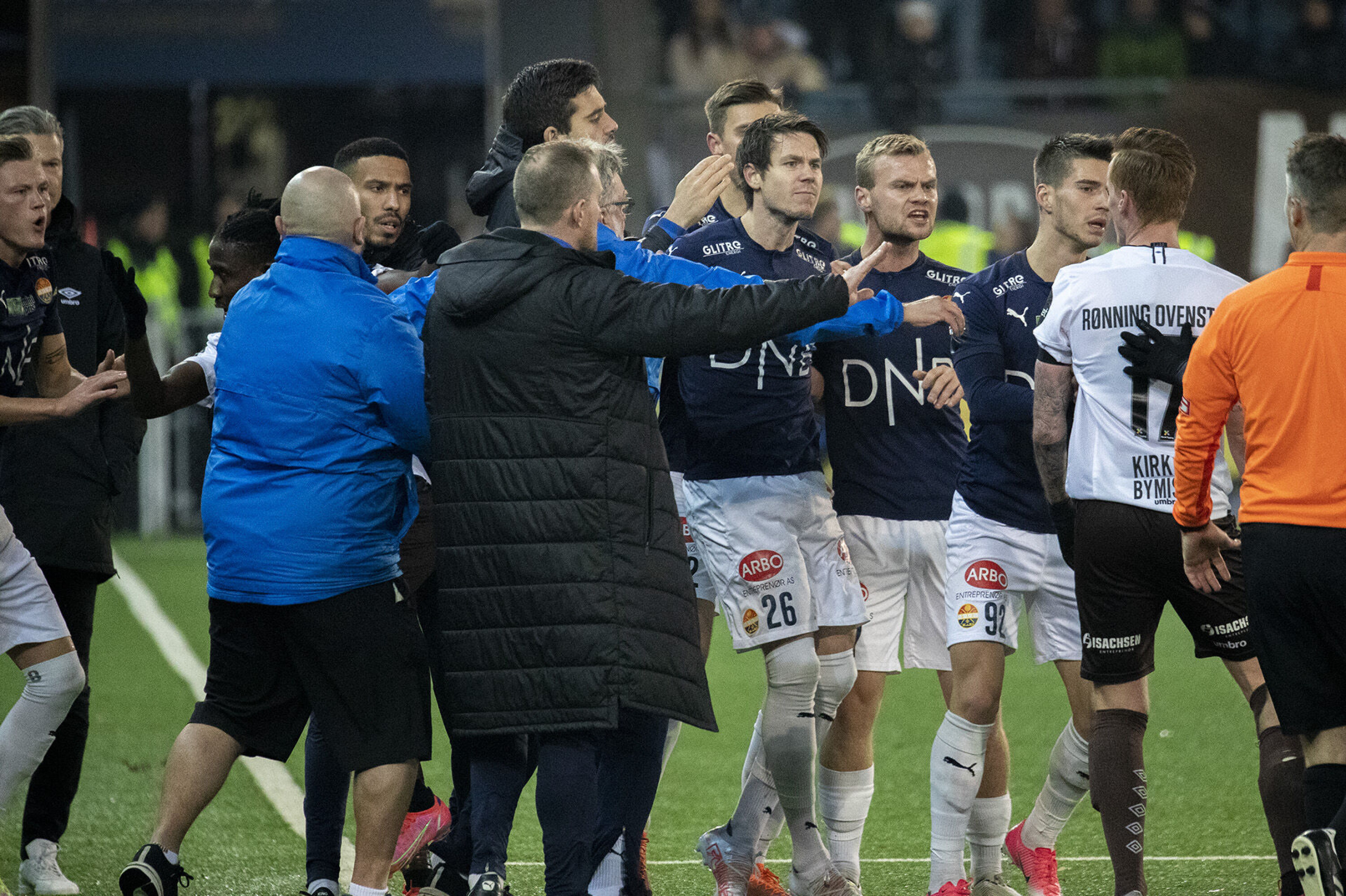Her smalt det under Ælv Classico: Hakket før masseslagsmål!