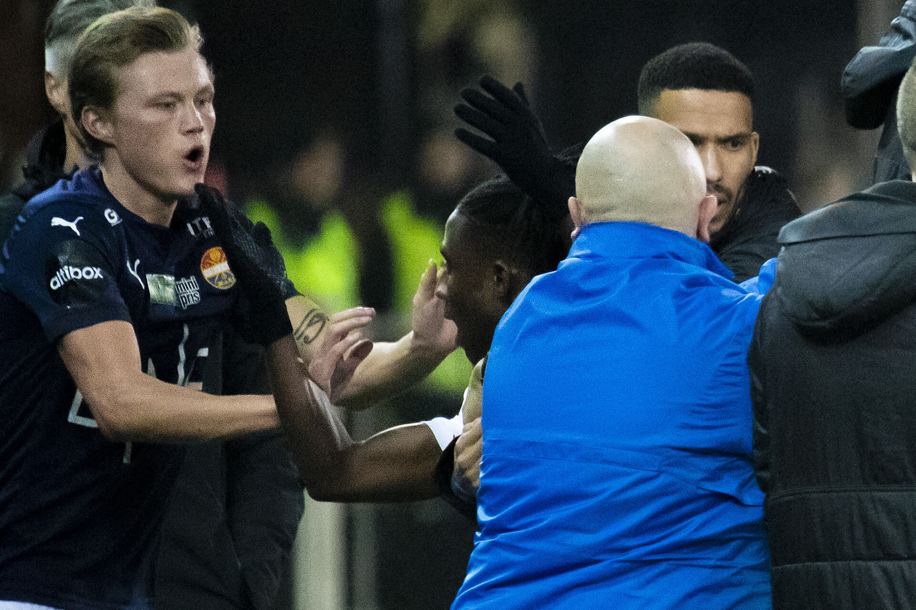 Her smalt det under Ælv Classico: Hakket før masseslagsmål!