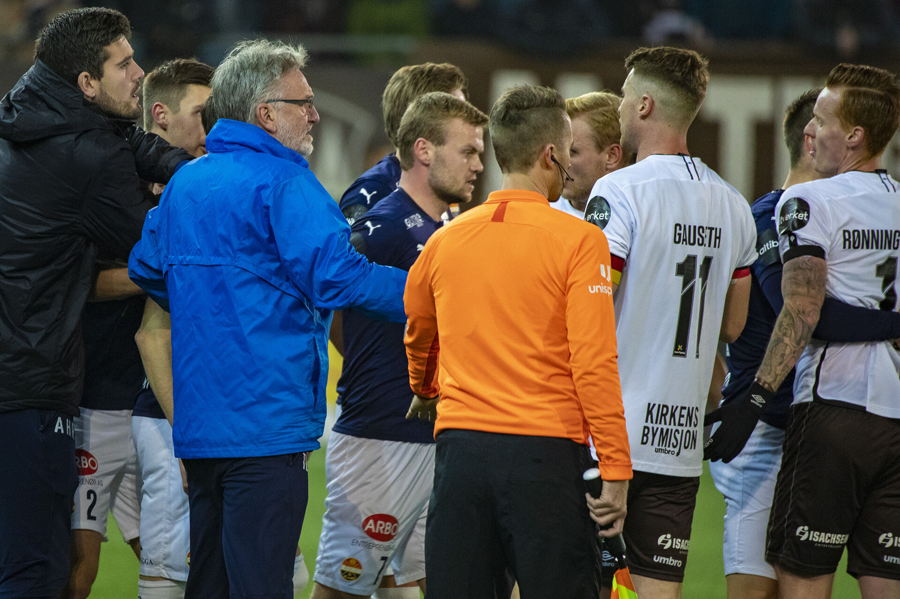 Her smalt det under Ælv Classico: Hakket før masseslagsmål!