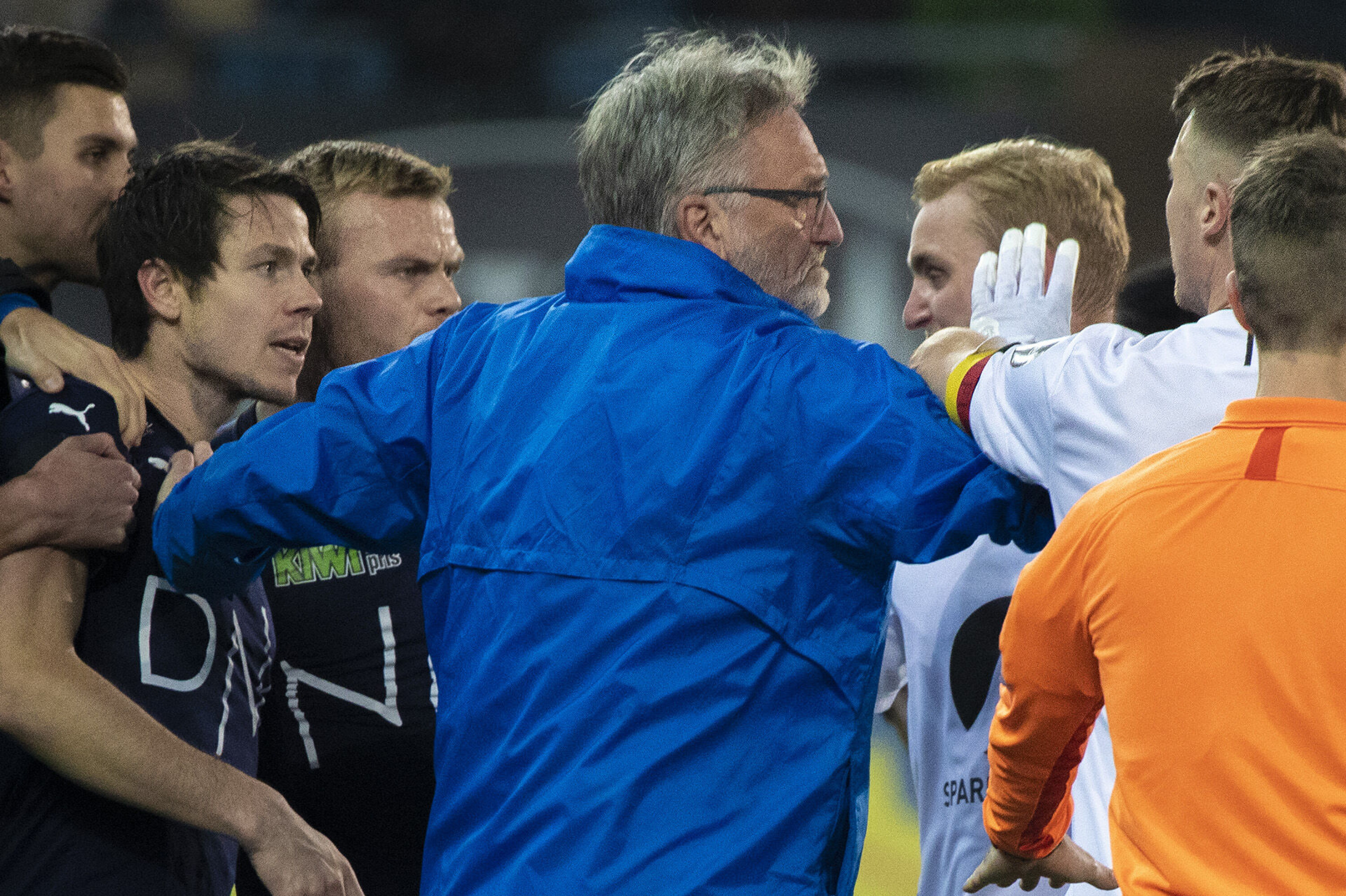 Her smalt det under Ælv Classico: Hakket før masseslagsmål!