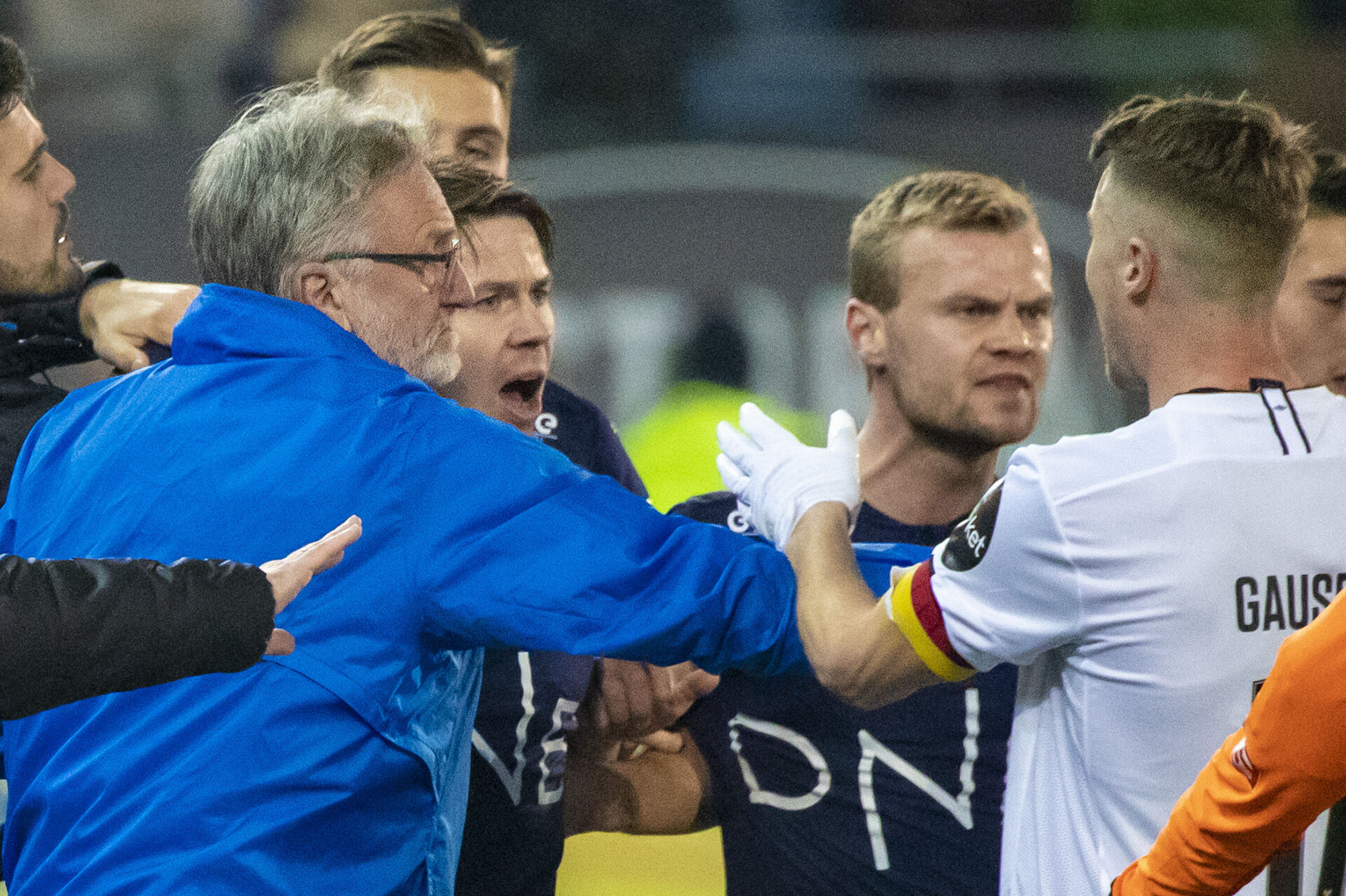 Her smalt det under Ælv Classico: Hakket før masseslagsmål!