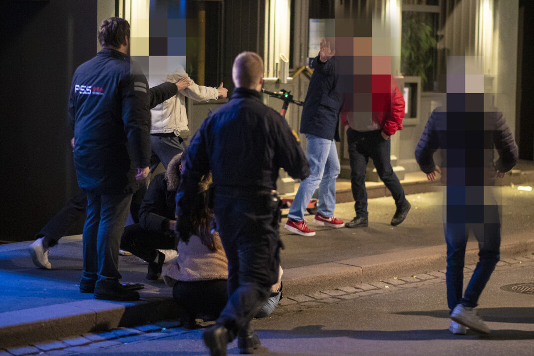 <span class=" italic" data-lab-italic_desktop="italic"><span class=" font-weight-bold" data-lab-font_weight_desktop="font-weight-bold">BRÅK I ENGENE: </span>Politiet var raskt på pletten og tok brodden av situasjonen før det eskalerte.</span> <span class=" italic" data-lab-italic_desktop="italic"><span class=" font-weight-bold" data-lab-font_weight_desktop="font-weight-bold">BRÅK I ENGENE: </span>Politiet var raskt på pletten og tok brodden av situasjonen før det eskalerte.</span>