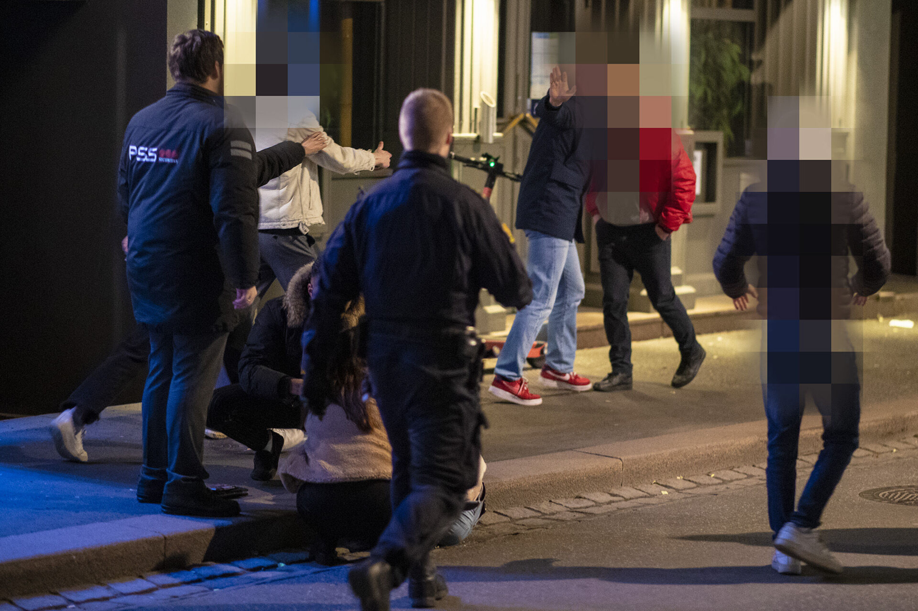 BRÅK I ENGENE: Politiet var raskt på pletten og tok brodden av situasjonen før det eskalerte.