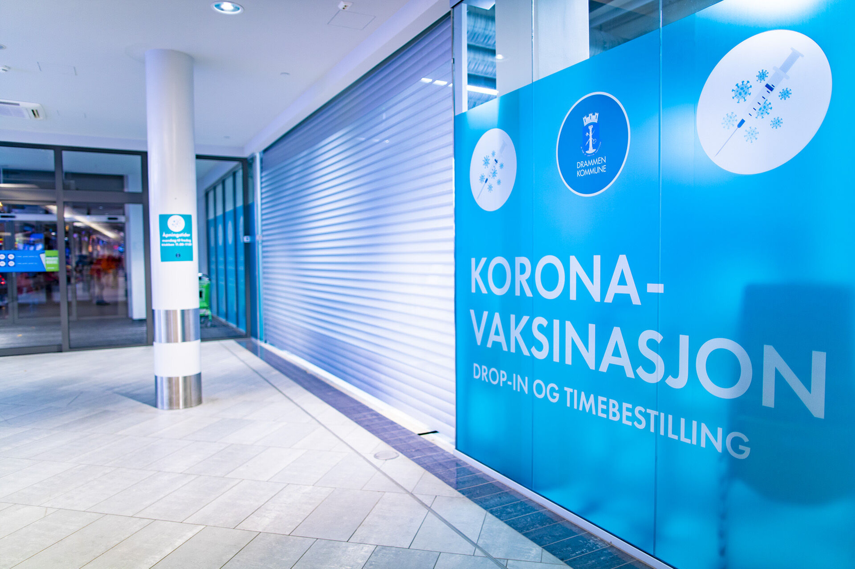KJØPESENTER-VAKSINERING: Vaksineringen har etter at alle i Drammen hadde mottatt tilbud om 2. dose i Drammenshallen, foregått her på Gulskogen. Det vil nå også starte opp igjen vaksinering i Drammenshallen.