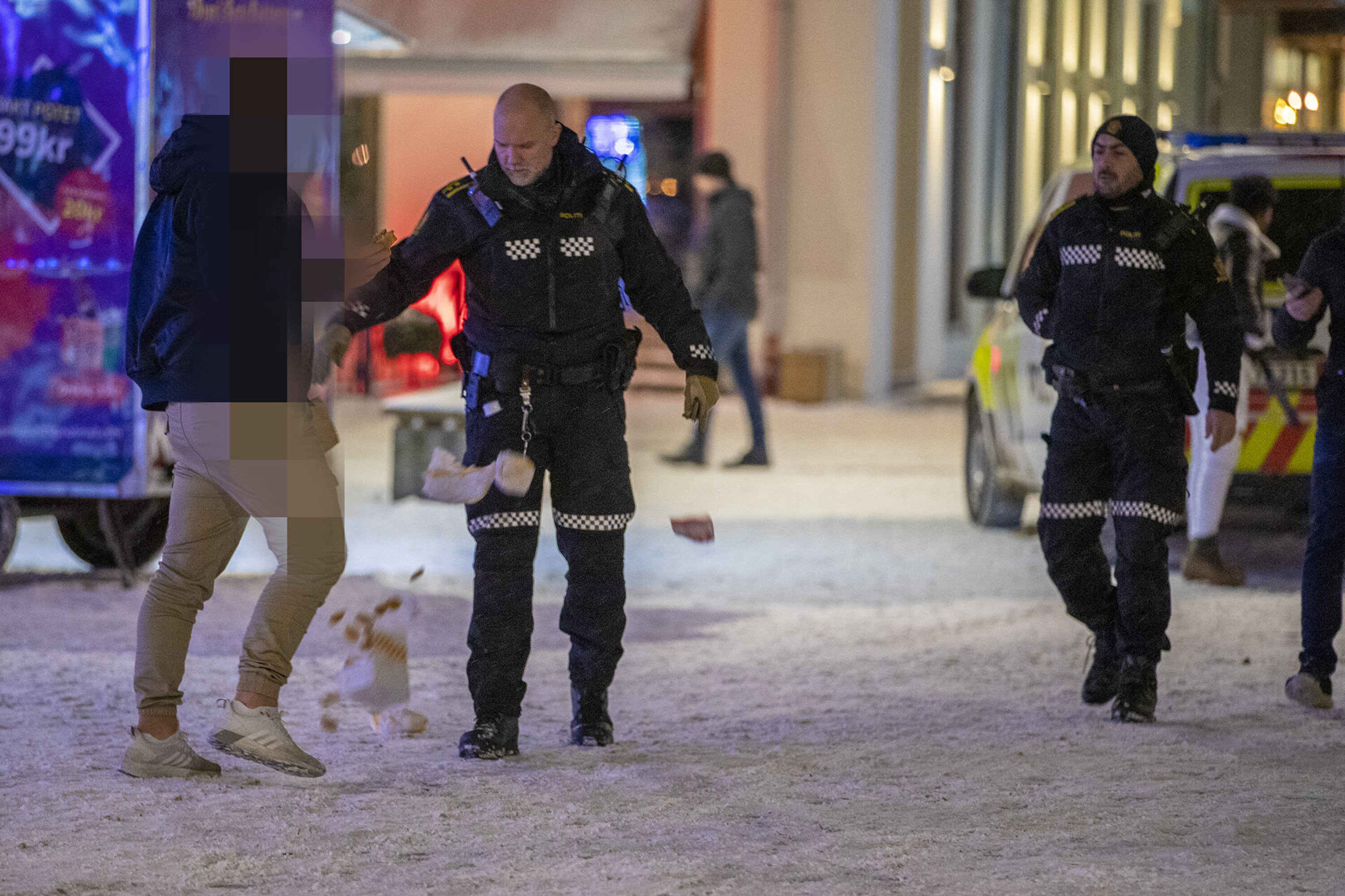 Corona-skrekken skremte julebords-gjestene - men ikke bråkmakerne