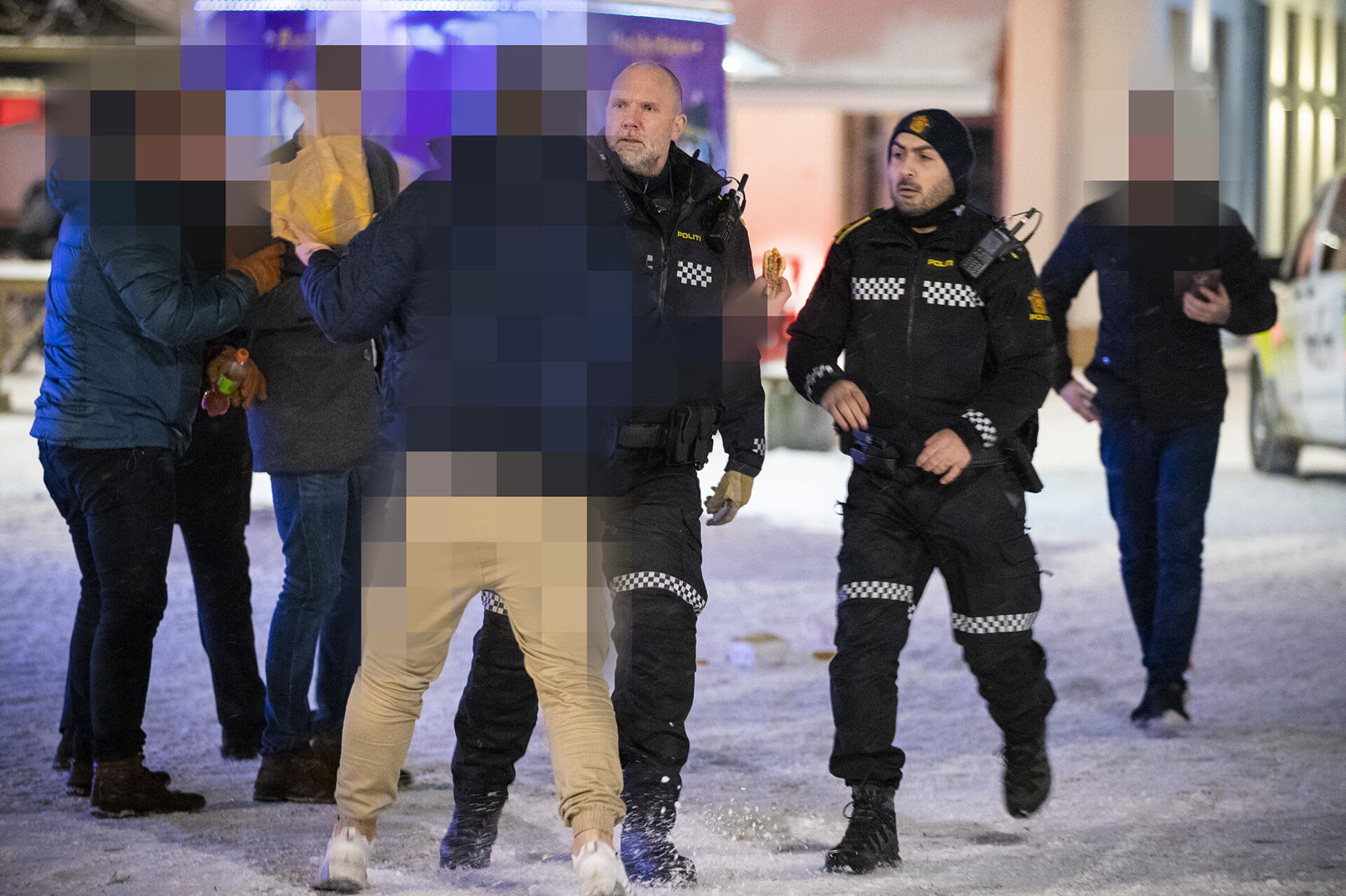 Corona-skrekken skremte julebords-gjestene - men ikke bråkmakerne