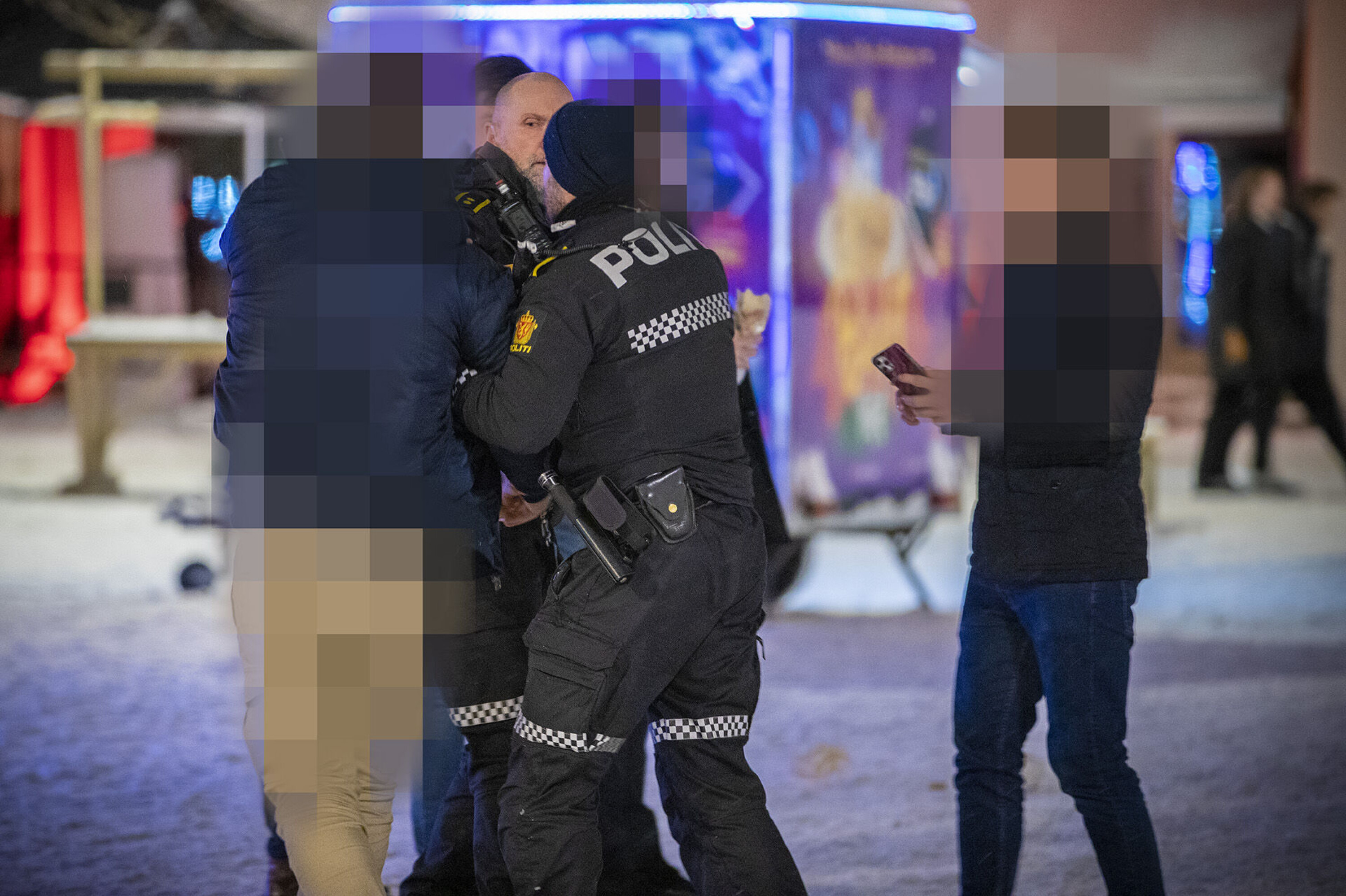 Corona-skrekken skremte julebords-gjestene - men ikke bråkmakerne