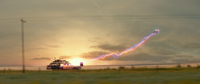 <span class=" italic" data-lab-italic_desktop="italic">Den klassiske «Ghostbusters-bilen» gjør comeback, og brukes i en av de mest minneverdige scene i filmen</span> <span class=" italic" data-lab-italic_desktop="italic">Den klassiske «Ghostbusters-bilen» gjør comeback, og brukes i en av de mest minneverdige scene i filmen</span>