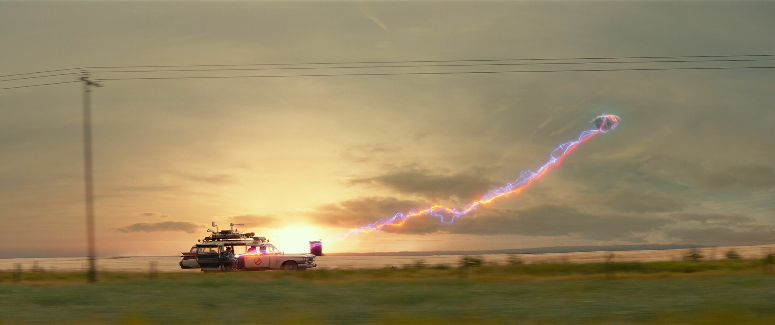 Den klassiske «Ghostbusters-bilen» gjør comeback, og brukes i en av de mest minneverdige scene i filmen