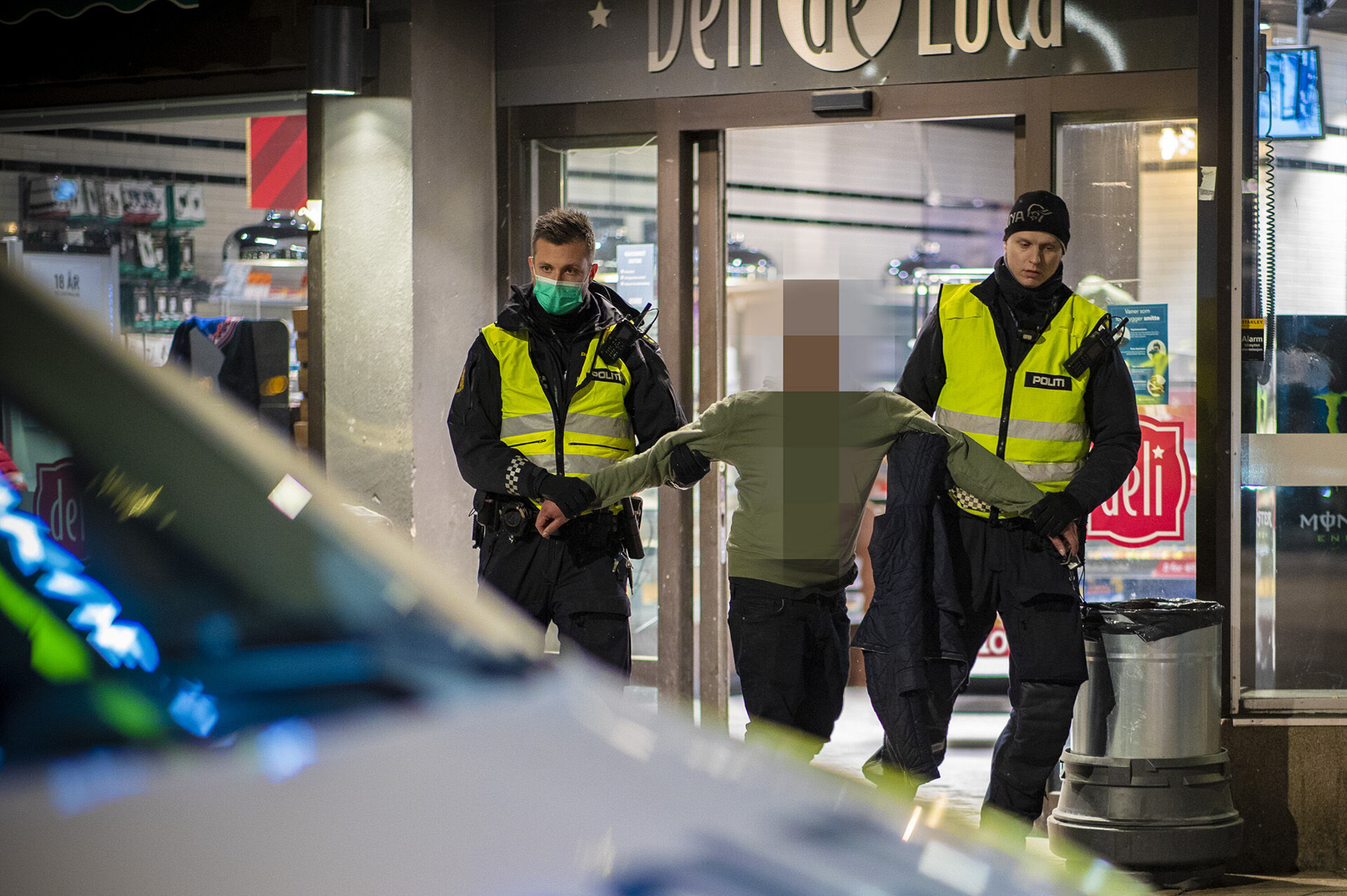 BRÅKMAKER I BASKETAK: En aggressiv, utenbys mann endte opp med en bortvisning fra Drammen, som han ifølge eget utsagn hadde like lite til overs for, som han hadde for politiet som jobbet her.