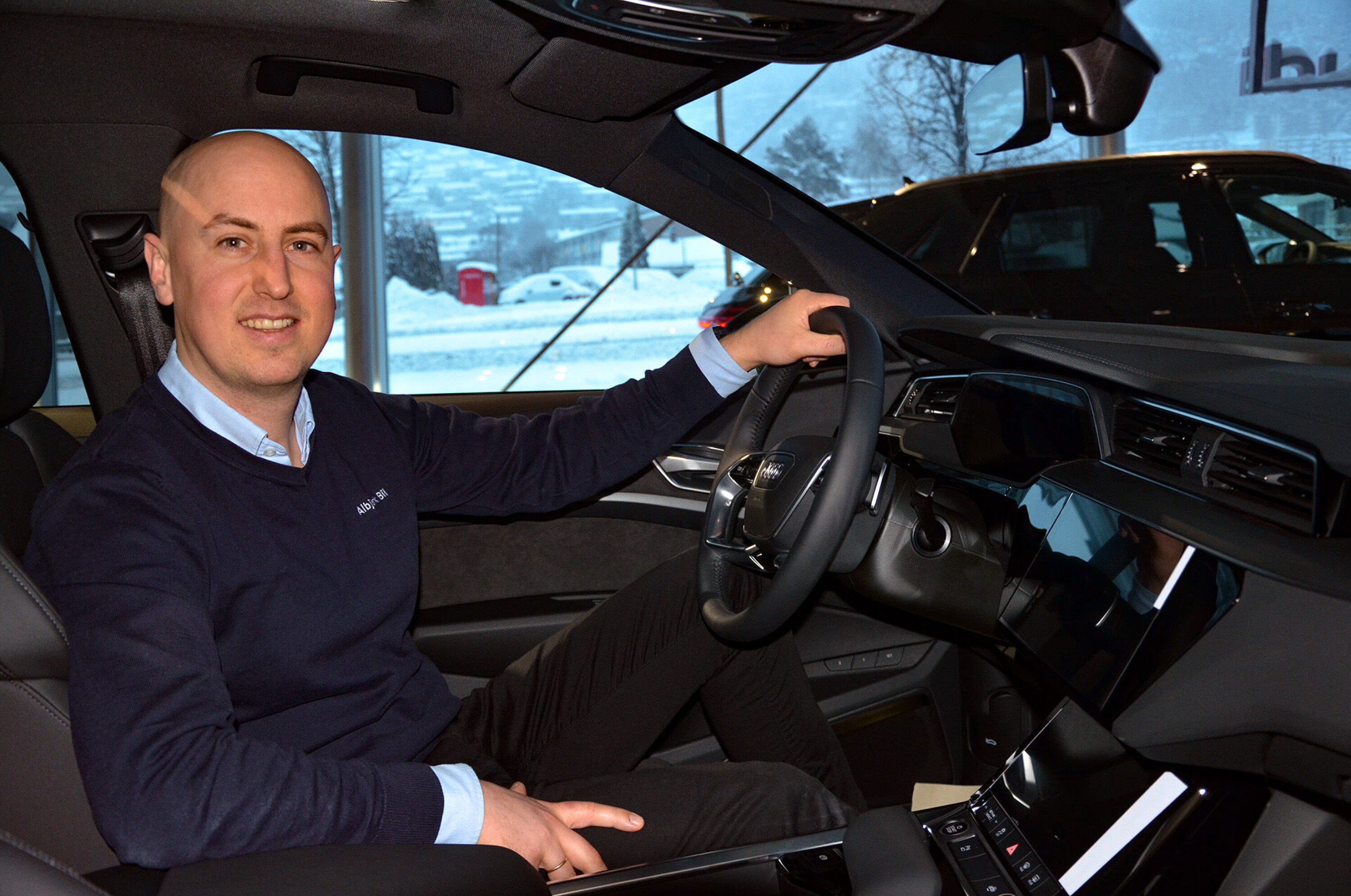 FULLTREFFER: – Audi Q4 har truffet markedet godt, fastslår Magnus Løver hos Albjerk Bil.