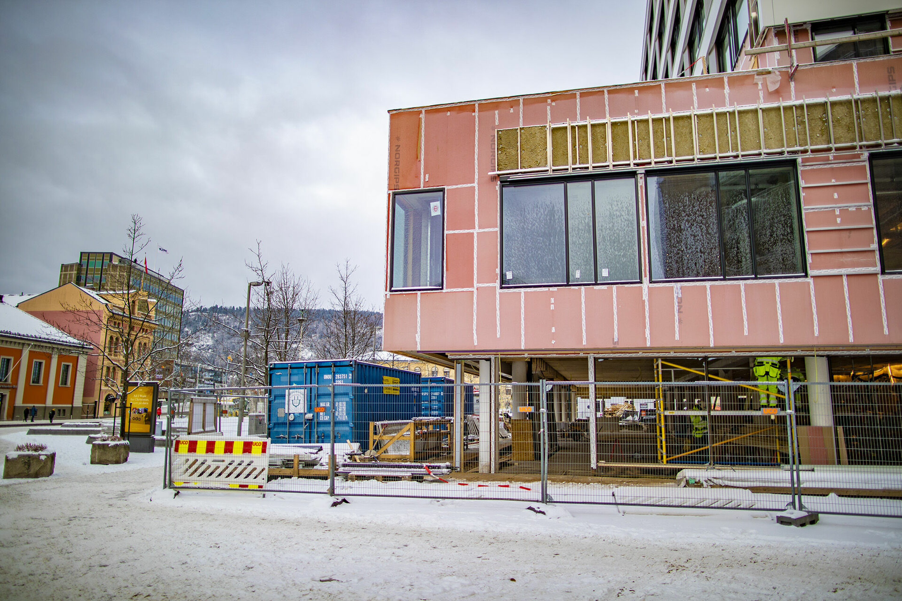 SNART SISTE HÅND PÅ VERKET: I tide til 17. mai blir det en total forvandling av området ut mot torget, hvor Drammen Streetfood flytter inn og tilbyr et helt nytt konsept i Drammen - også med uteservering.