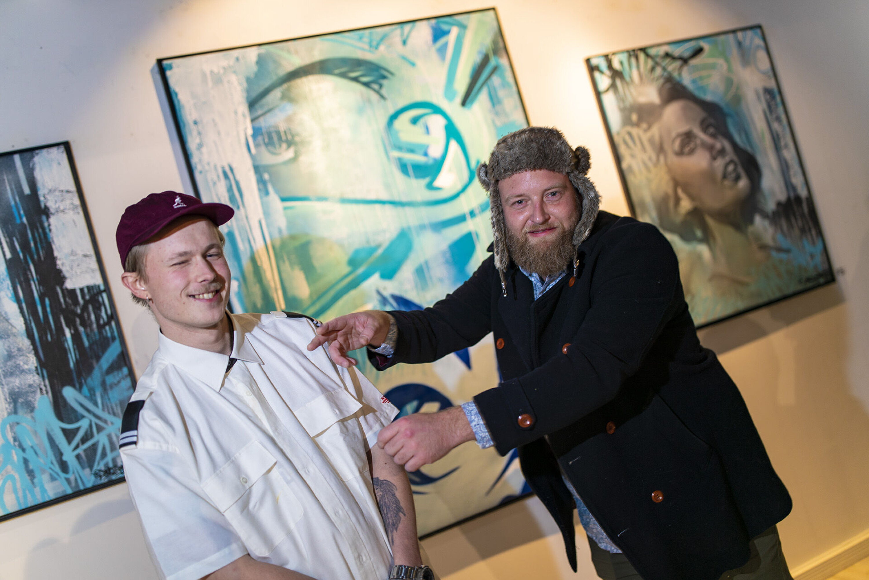 MYE FELLES: - Jeg kjenner igjen meg selv i mye av stilen til Eirik fordi vi liker de samme teknikkene, sier Eric Ness Christiansen (t.h.) om det han kaller det «urbane moseutrykket med den litt slitte graffitiestetikken».