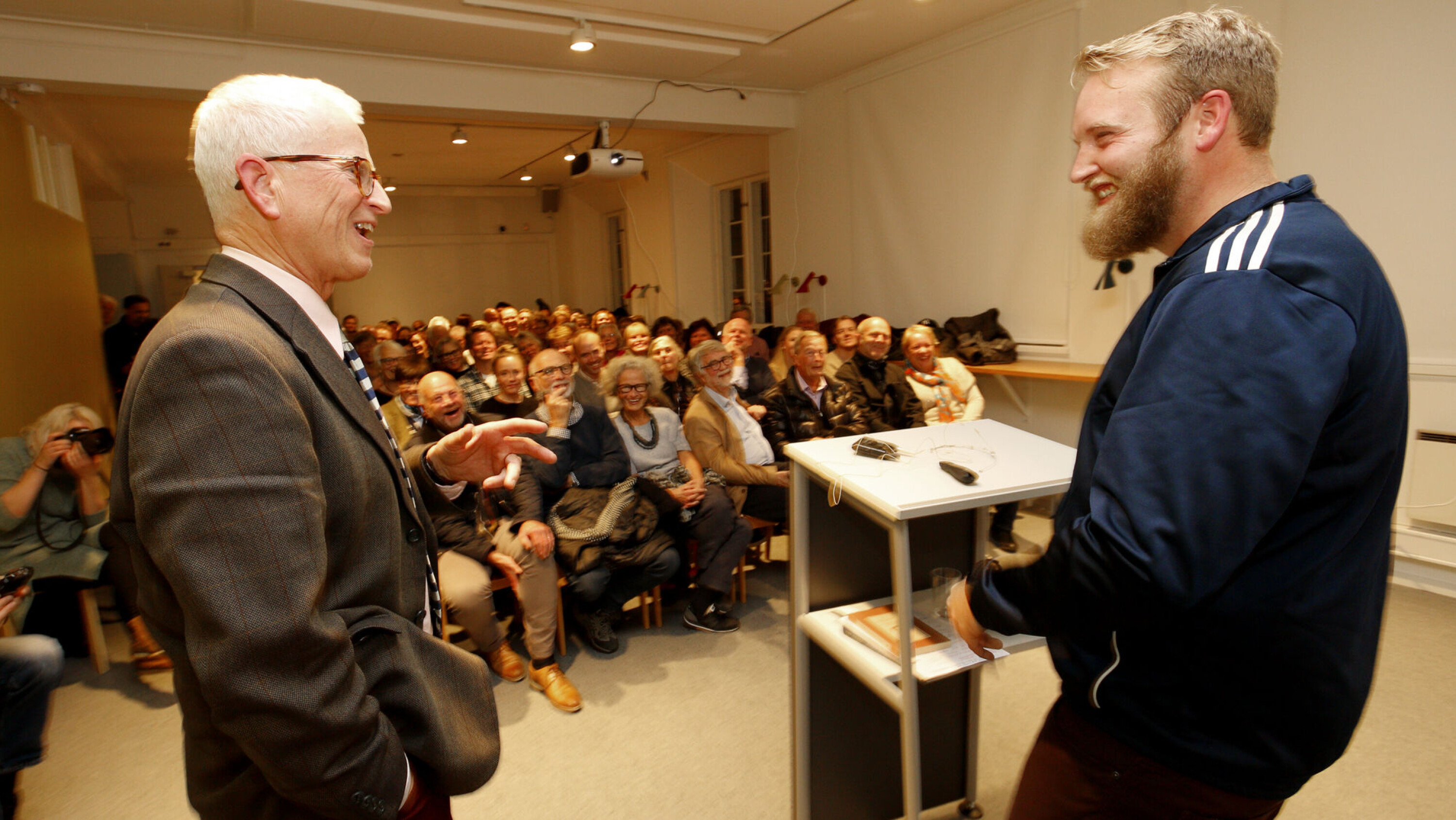 I MUSEUMSFORMAT: Du vet du blir tatt på alvor innen kunsten når du blir invitert til å holde foredrag av museumsdirektør Åsmund Torkildsen.