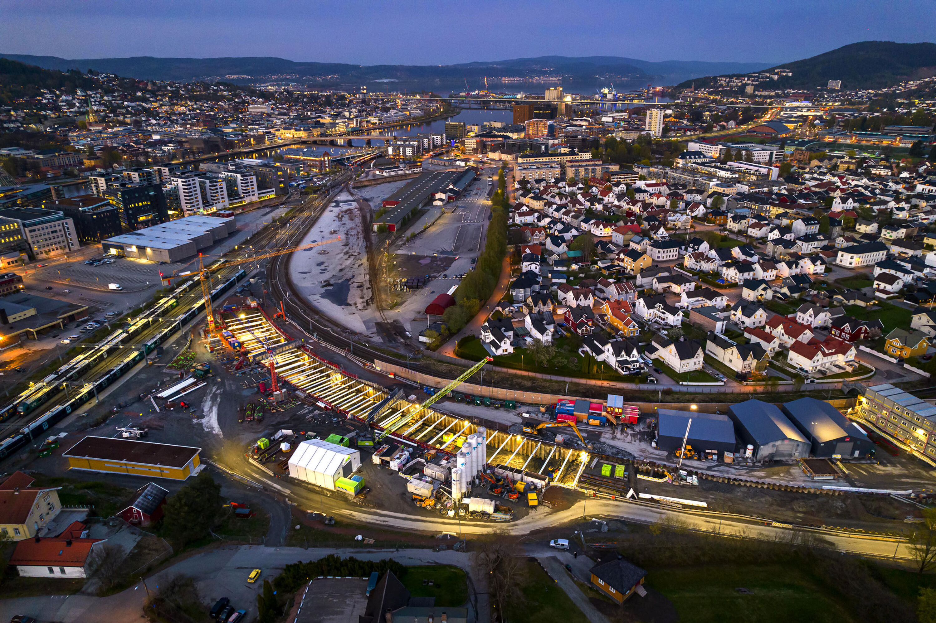 NY TOGTUNNEL: 2021 ble året da arbeidene med Bane NORs kulvert ved Smithestrøm/Nybyen gikk over fra spunt og graving til støp av betongtunnel i bunnen for ny togtrase til Vestfoldbanen.