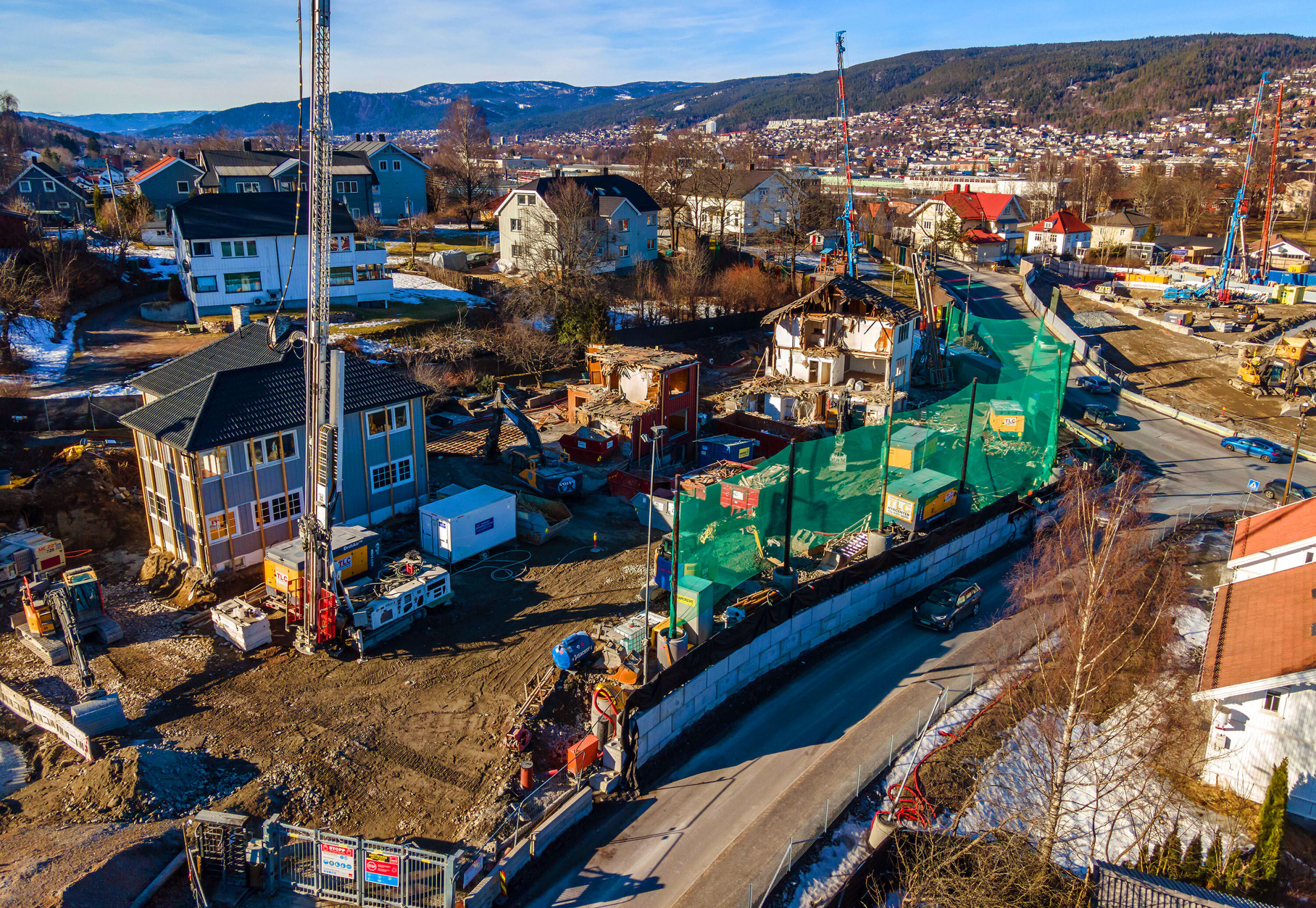 Noen av husene på Nedre Strøm måtte rives for å gi plass til grunnarbeidene for løsmassetunnelen.