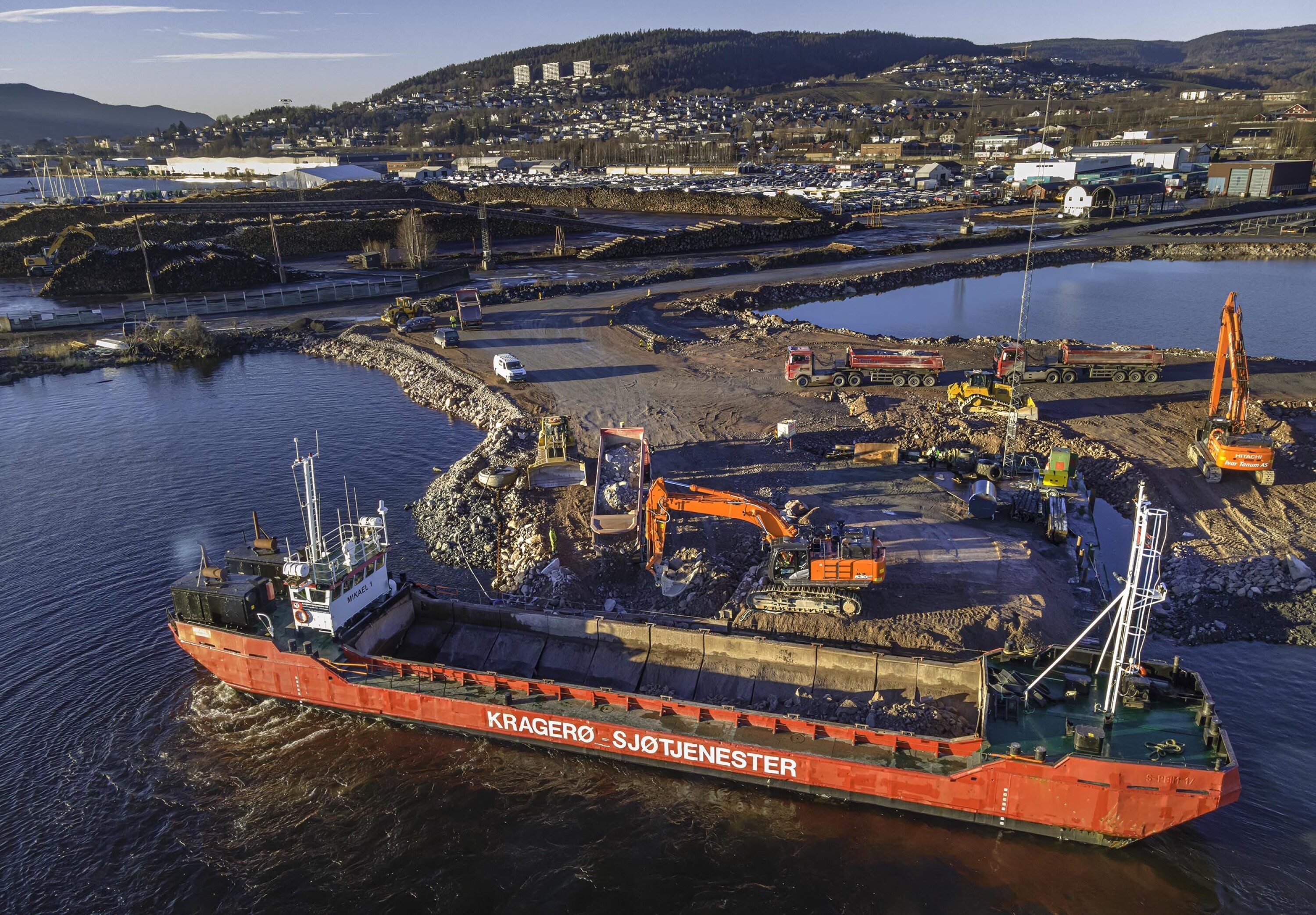 I 2021 ble sprenging av bergtunnelen i Strømsåsen fullført og en million kubikkmeter stein levert Drammen Havn for å bli nytt kaiområde.