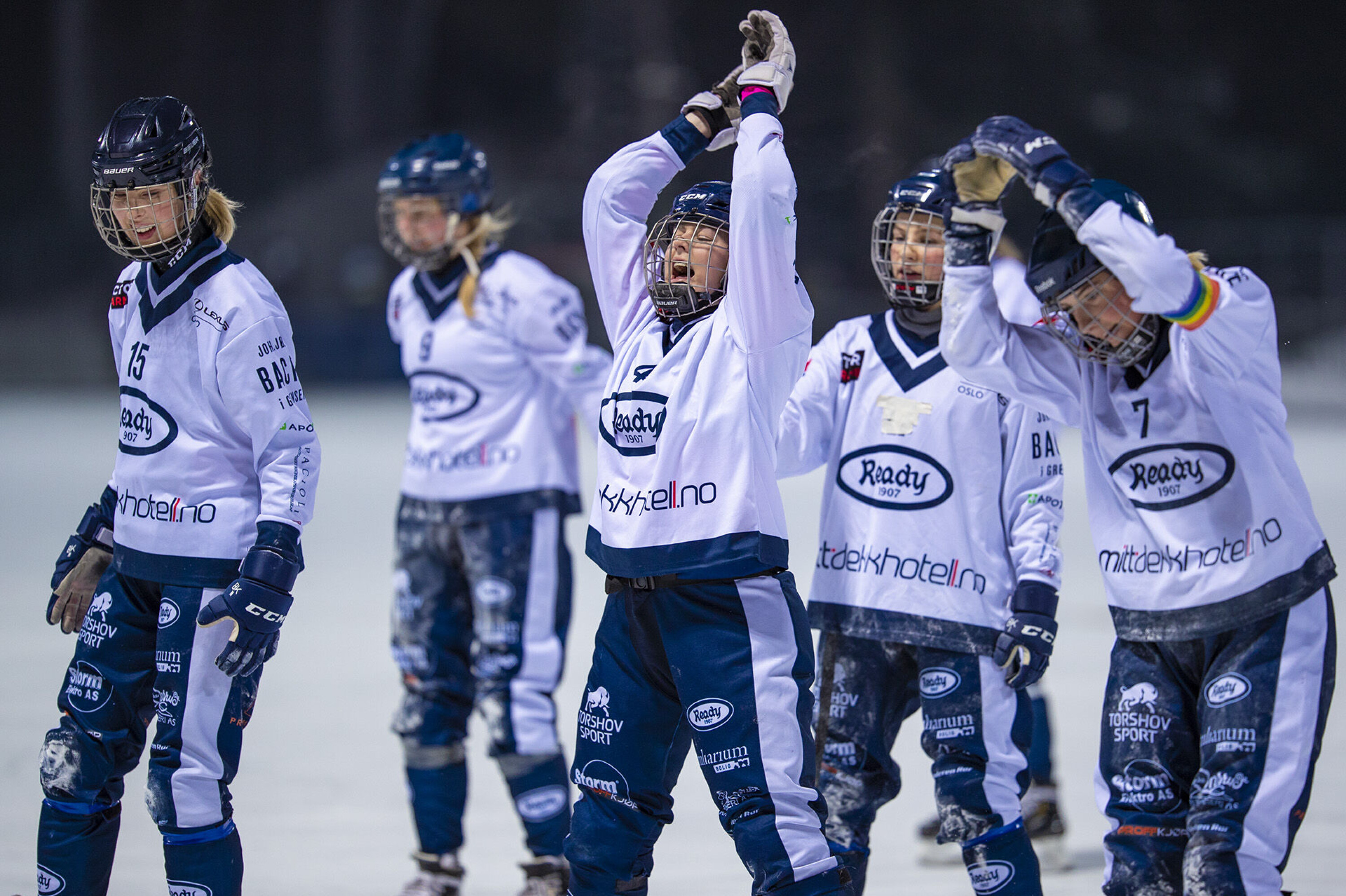 READY-JUBEL: Damene topper i likhet med sine mannlige kollegaer tabellen etter en fortjent triumf i Drammen.