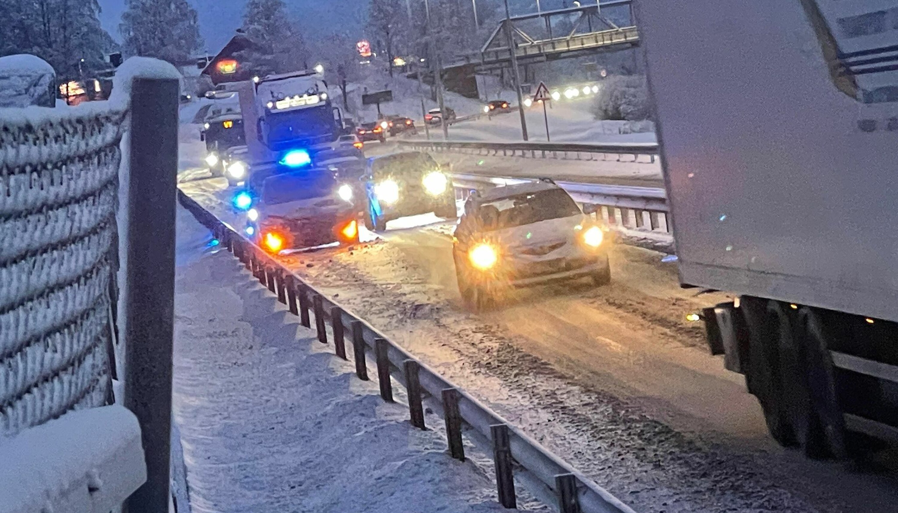 Utenlandsk trailer sperret E18-påkjøring i to timer