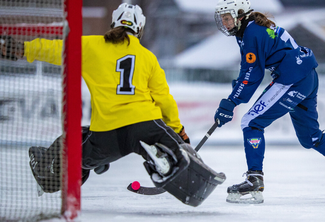 HATTRICK: Lene Aamodt (25) banket inn tre av fire mål for Drammen og er lagets soleklare toppscorer med 18 scoringer hittil i sesongen - nummer to i eliteserien. HATTRICK: Lene Aamodt (25) banket inn tre av fire mål for Drammen og er lagets soleklare toppscorer med 18 scoringer hittil i sesongen - nummer to i eliteserien.