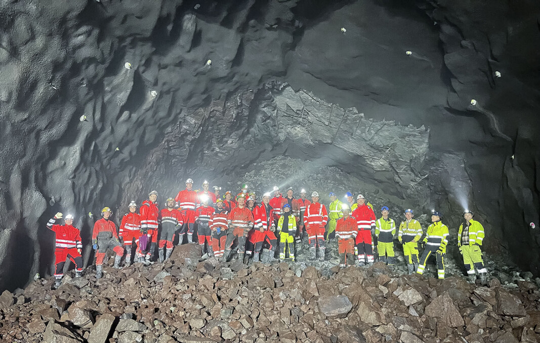 Samling på røysa etter gjennomslaget i bergtunnelen. Samling på røysa etter gjennomslaget i bergtunnelen.