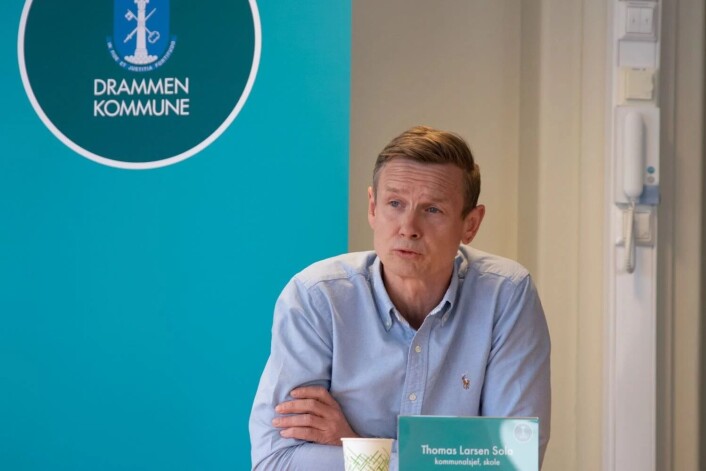 <span class=" italic" data-lab-italic_desktop="italic"><span class=" font-weight-bold" data-lab-font_weight_desktop="font-weight-bold">LEDER PROSESSEN:</span> Kommunalsjef for barnehager, Thomas Larsen Sola.</span> <span class=" italic" data-lab-italic_desktop="italic"><span class=" font-weight-bold" data-lab-font_weight_desktop="font-weight-bold">LEDER PROSESSEN:</span> Kommunalsjef for barnehager, Thomas Larsen Sola.</span>