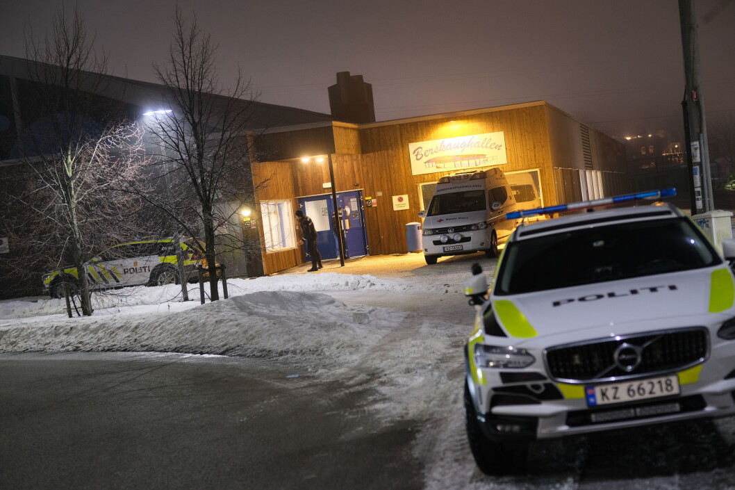 <span class=" italic" data-lab-italic_desktop="italic"><span class=" font-weight-bold" data-lab-font_weight_desktop="font-weight-bold">HOVEDKVARTER:</span> Politiet leder leteaksjonen fra Berskaughallen.</span> <span class=" italic" data-lab-italic_desktop="italic"><span class=" font-weight-bold" data-lab-font_weight_desktop="font-weight-bold">HOVEDKVARTER:</span> Politiet leder leteaksjonen fra Berskaughallen.</span>