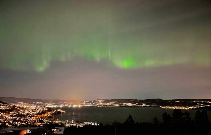 Flott nordlys over Drammen