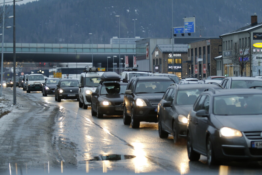 TRAFIKK PÅ BANGELØKKA: Det er grenseverdiene ved et av Norges mest belastede trafikk-knutepunkt, hvor E18 og E134 møtes, som er i fokus. Bildet er tatt i januar 2017.