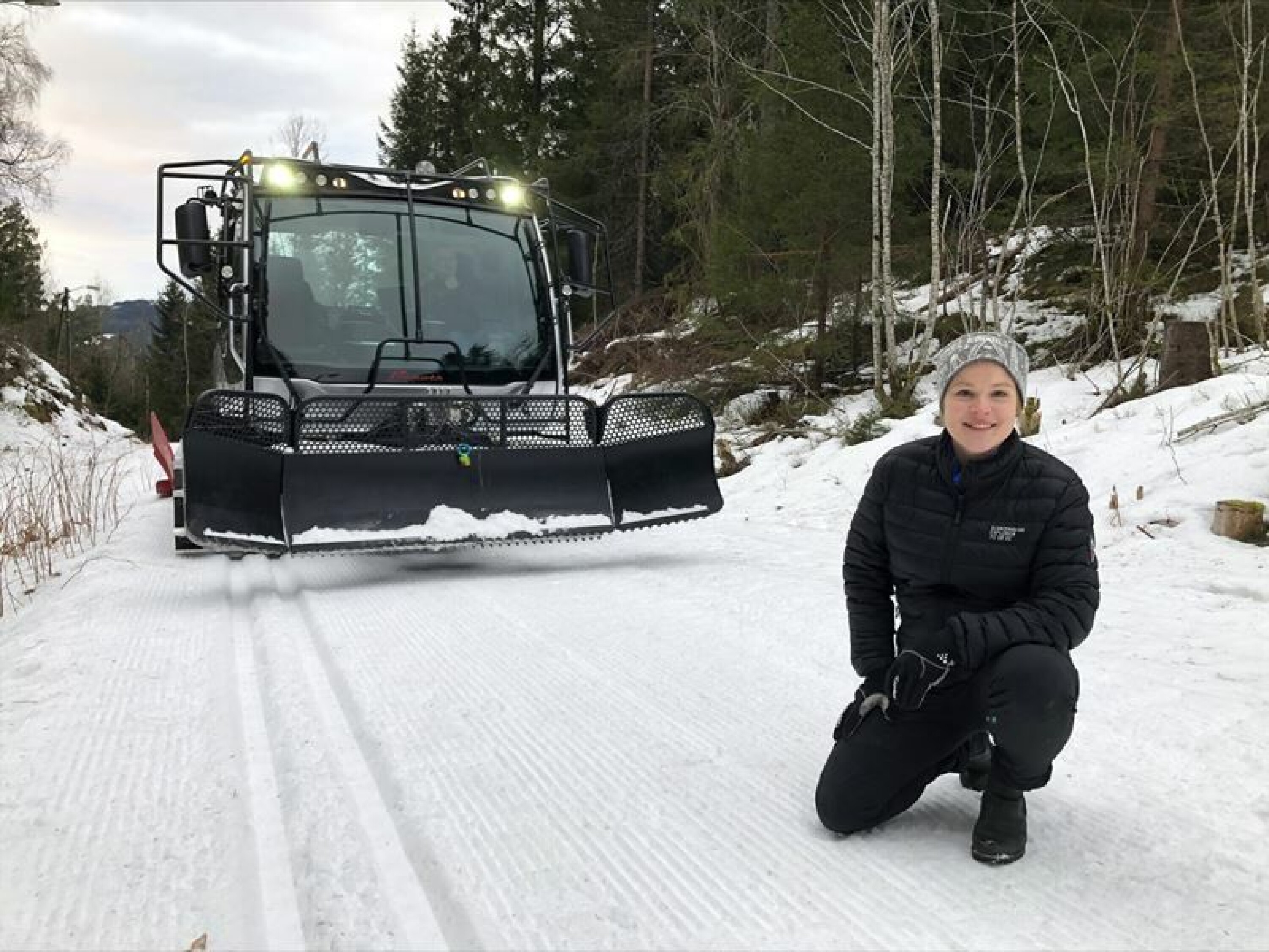 LØYPEGENERALEN: – Vi prøver å tilrettelegge slik at så mange som mulig kan bruke naturen vår også på vinteren, forteller rådgiver skog og friluftsliv Malin Sørensen. Her er hun i løypa rett ovenfor Stiboltkrysset.