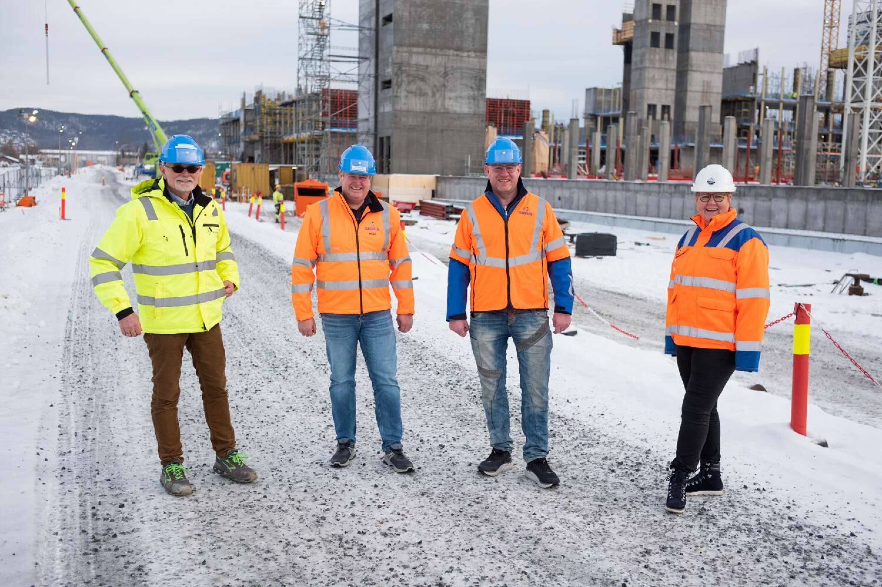Arnstein Hodne, Sykehusbygg, Roger Kjenås og Kjell Harald Kløvstad, Isachsen og Heidi Iren Strandvik, Drammen kommune på sykehustomta på Brakerøya.