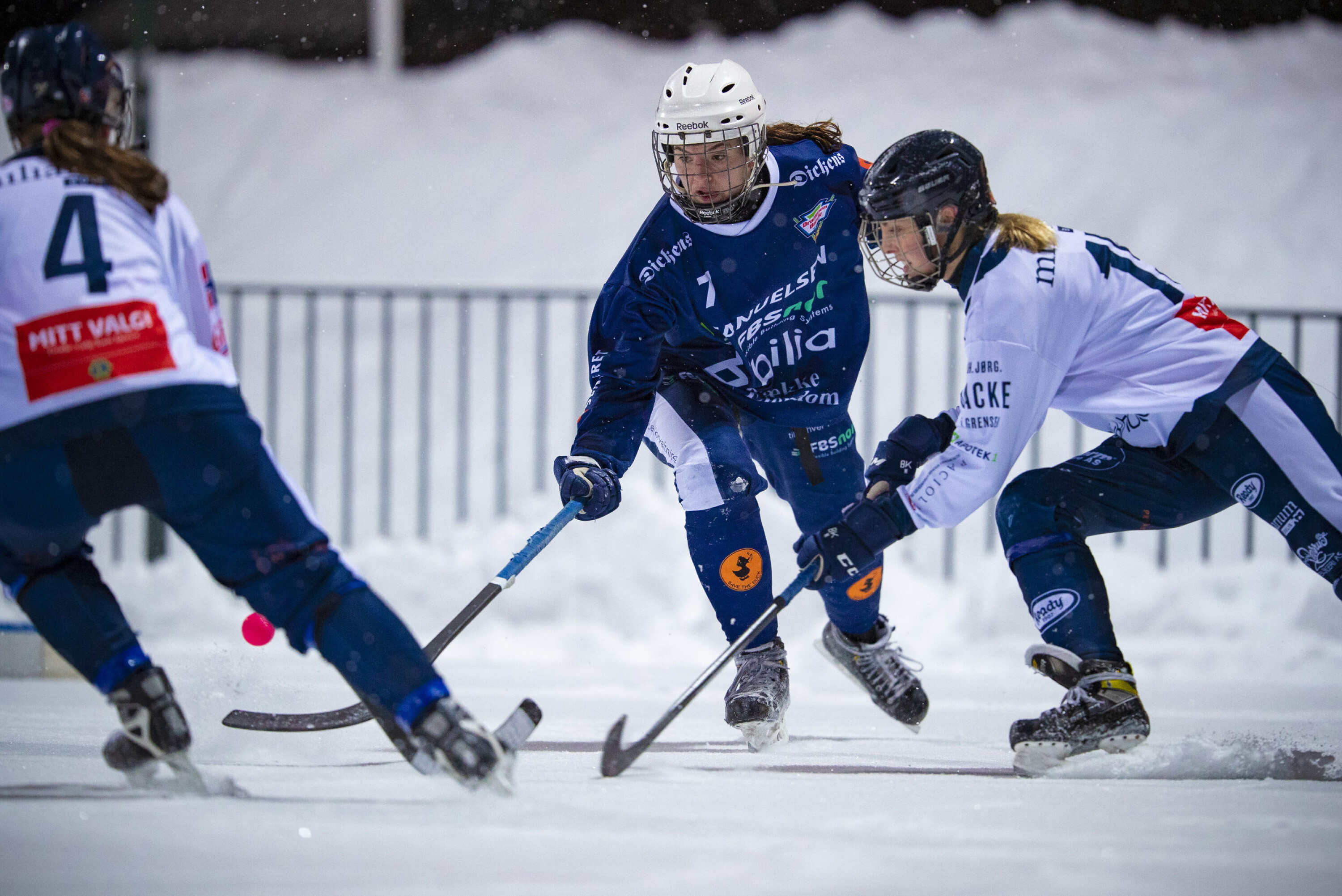 BLE «PAKKET INN»: Ready-jentene hadde åpenbart fullt fokus på å holde Drammens toppscorer og playmaker Lene Aamodt i sjakk, hvilket medførte at goalgetteren for en gangs skyld måtte gå av banen uten mål.