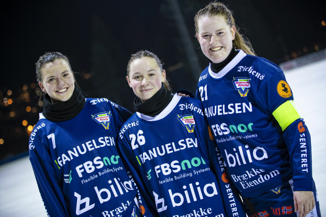MØTER VERDENS BESTE: F.v. Lene Aamodt, Andrine Høydahl og Ruth Eline Borge fra Drammen Bandy.