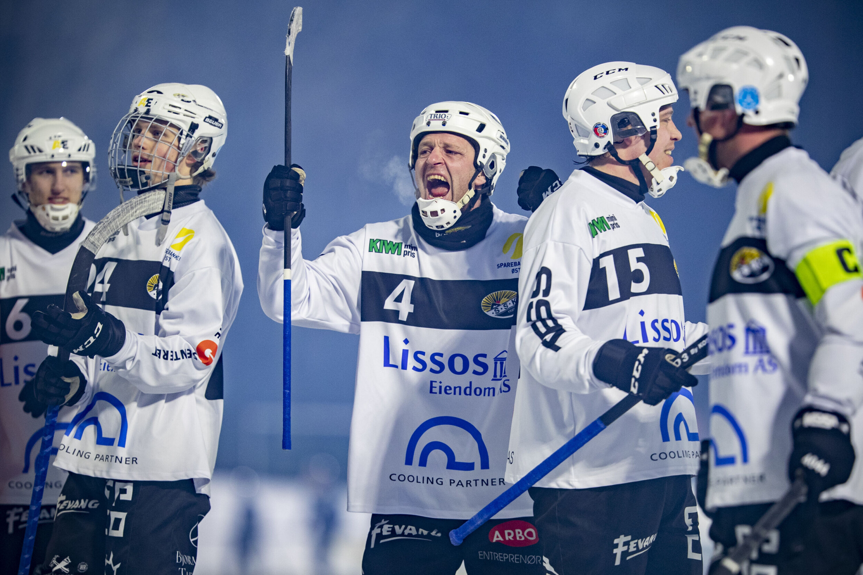 SEIERSBRØL: Solbergs spillende trener Thomas Moen etter at finalen var et faktum onsdag kveld.