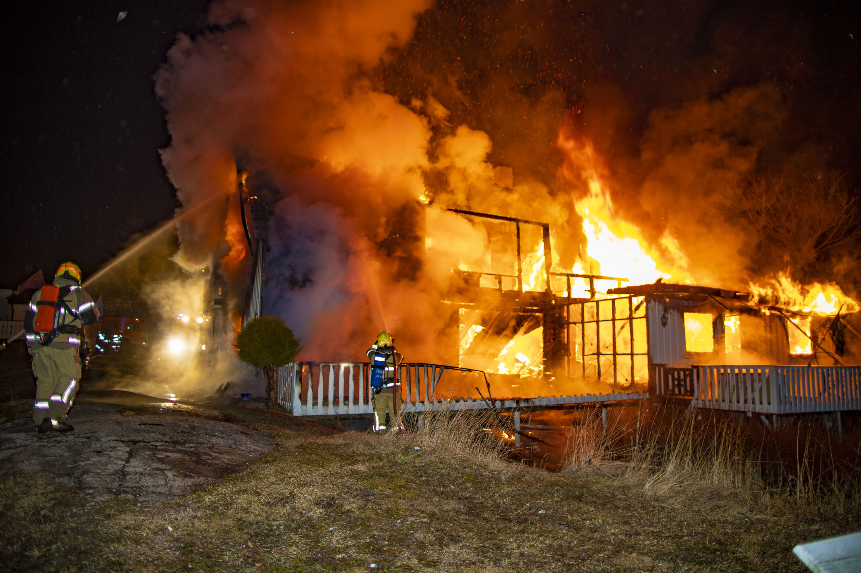 Enebolig totalskadd i brann
