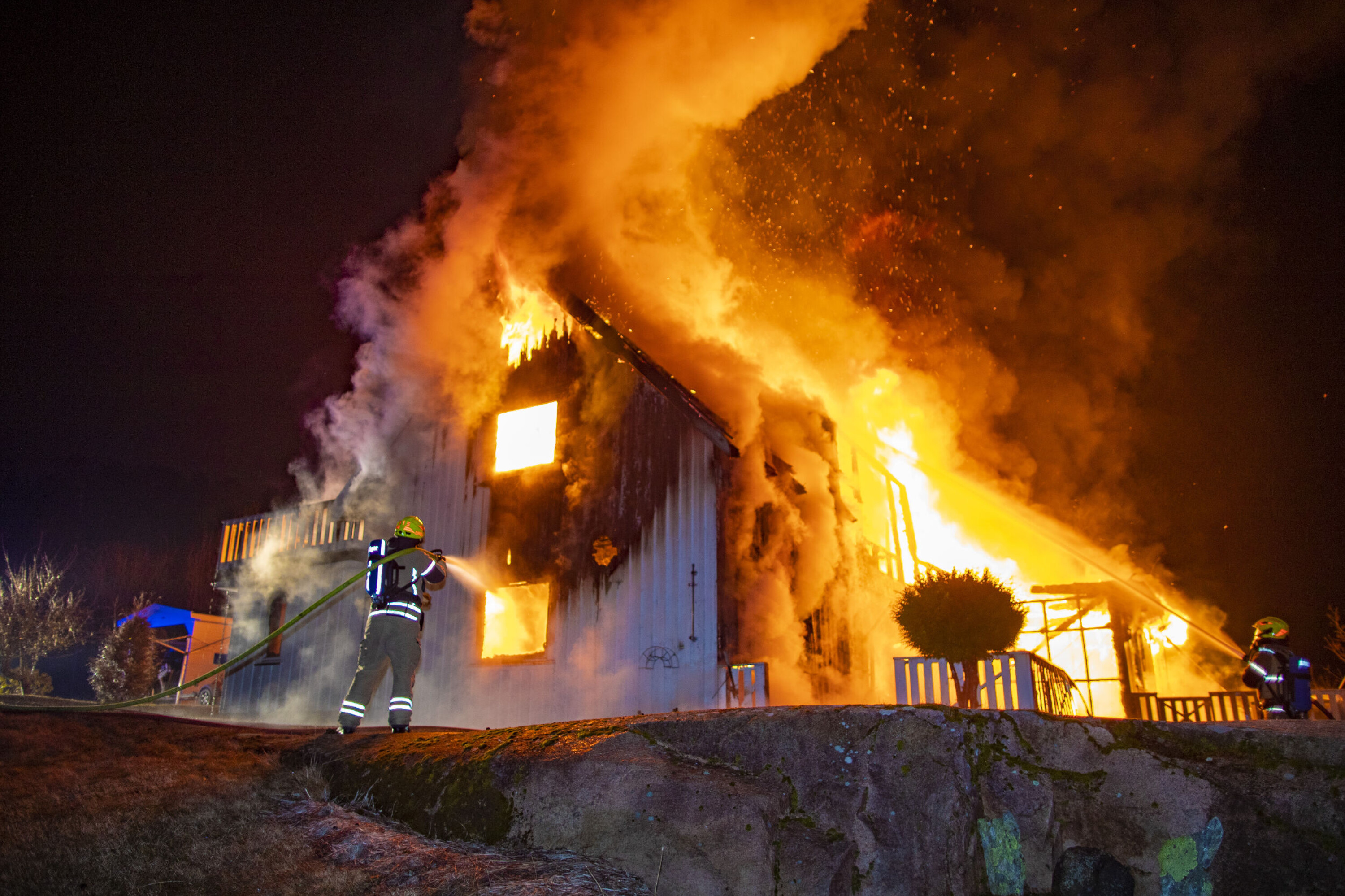 Enebolig totalskadd i brann