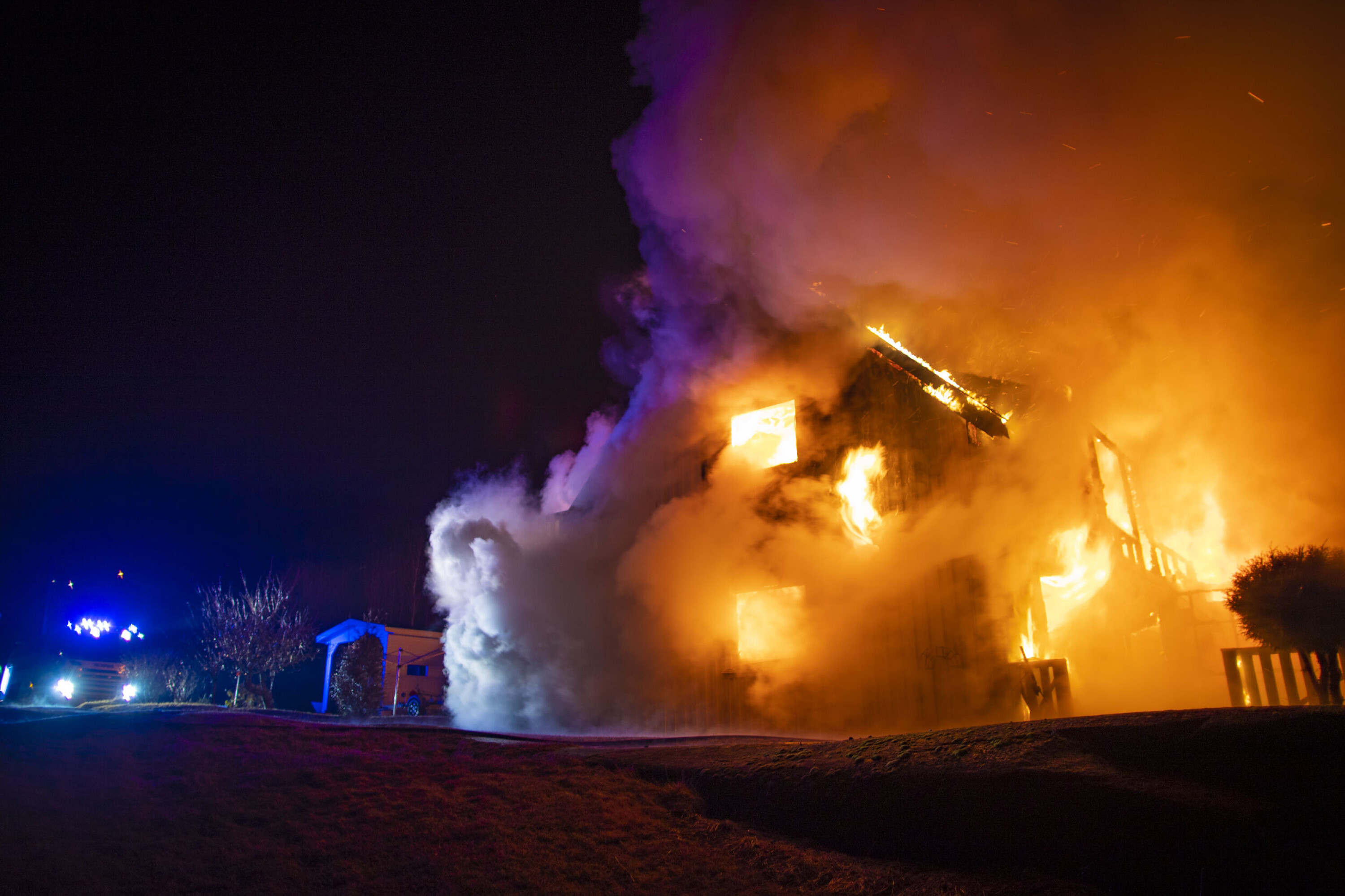 Enebolig totalskadd i brann