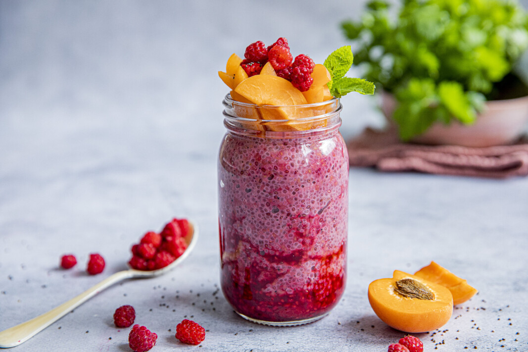 Chiapudding med bringebær gir deg både kostfiber og umettet fett, og passer like godt til dessert som til frokost Chiapudding med bringebær gir deg både kostfiber og umettet fett, og passer like godt til dessert som til frokost