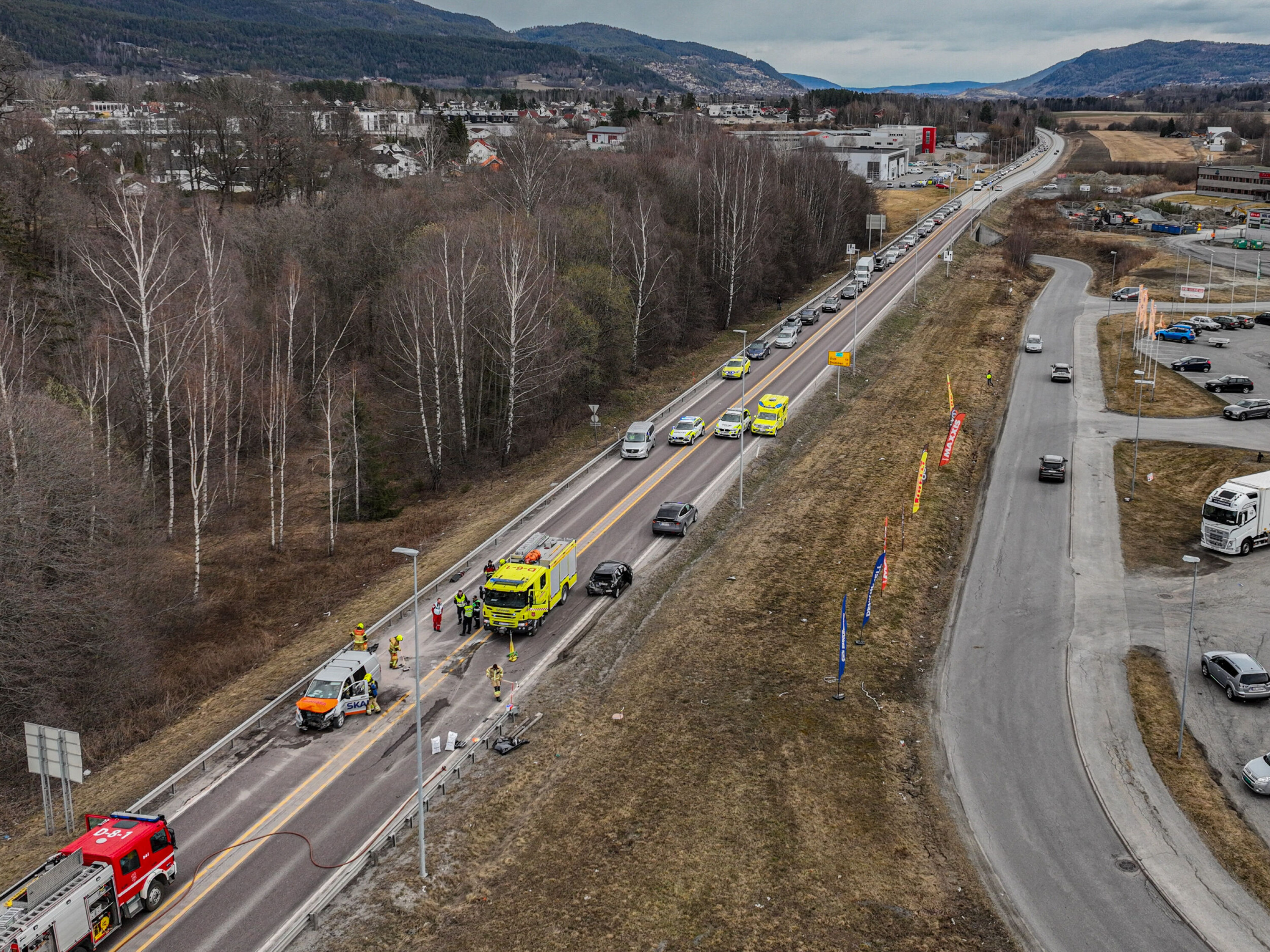 STENGT: Trafikken ble stående i begge retninger.