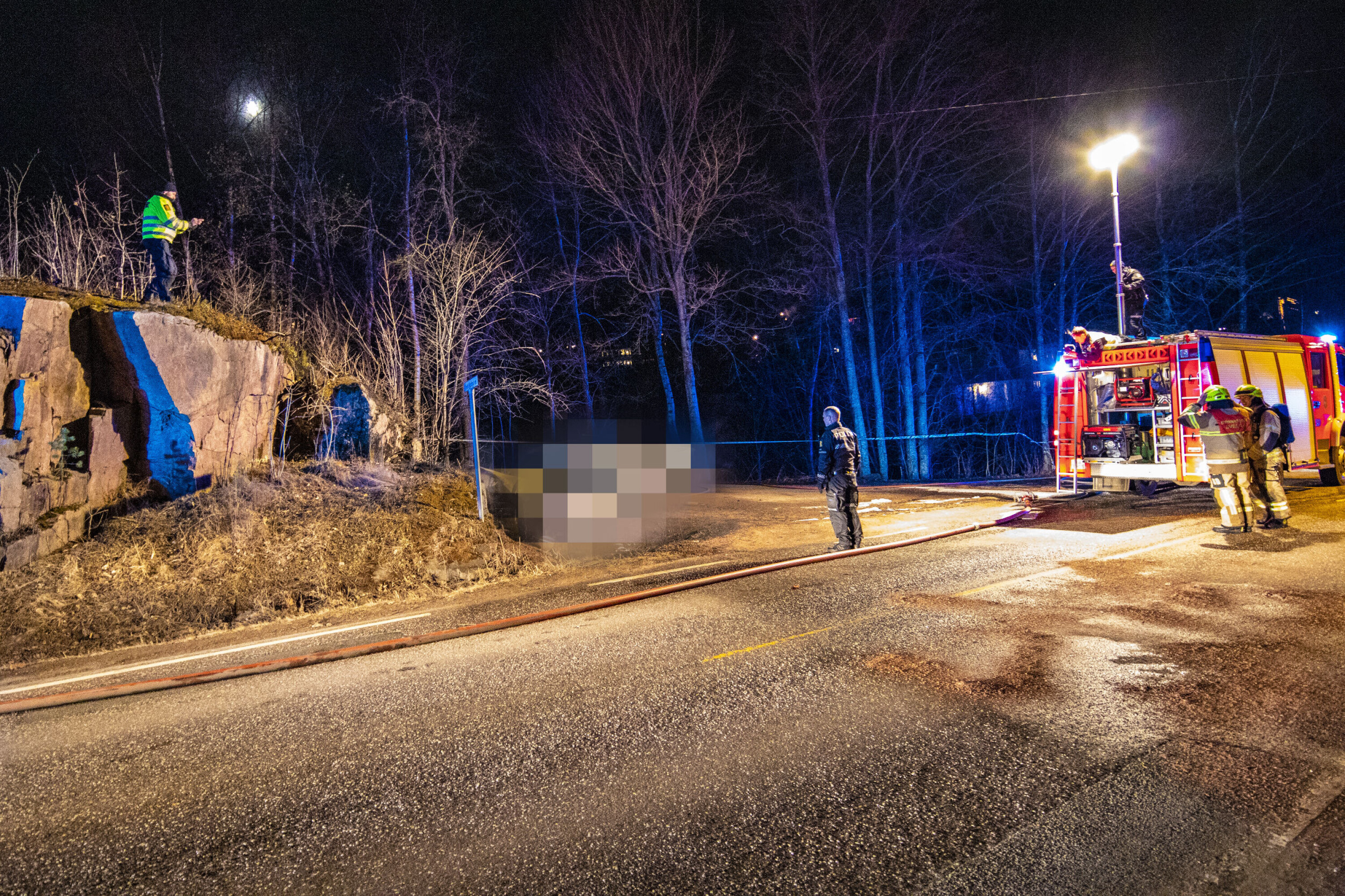 Fant død person etter bilbrann