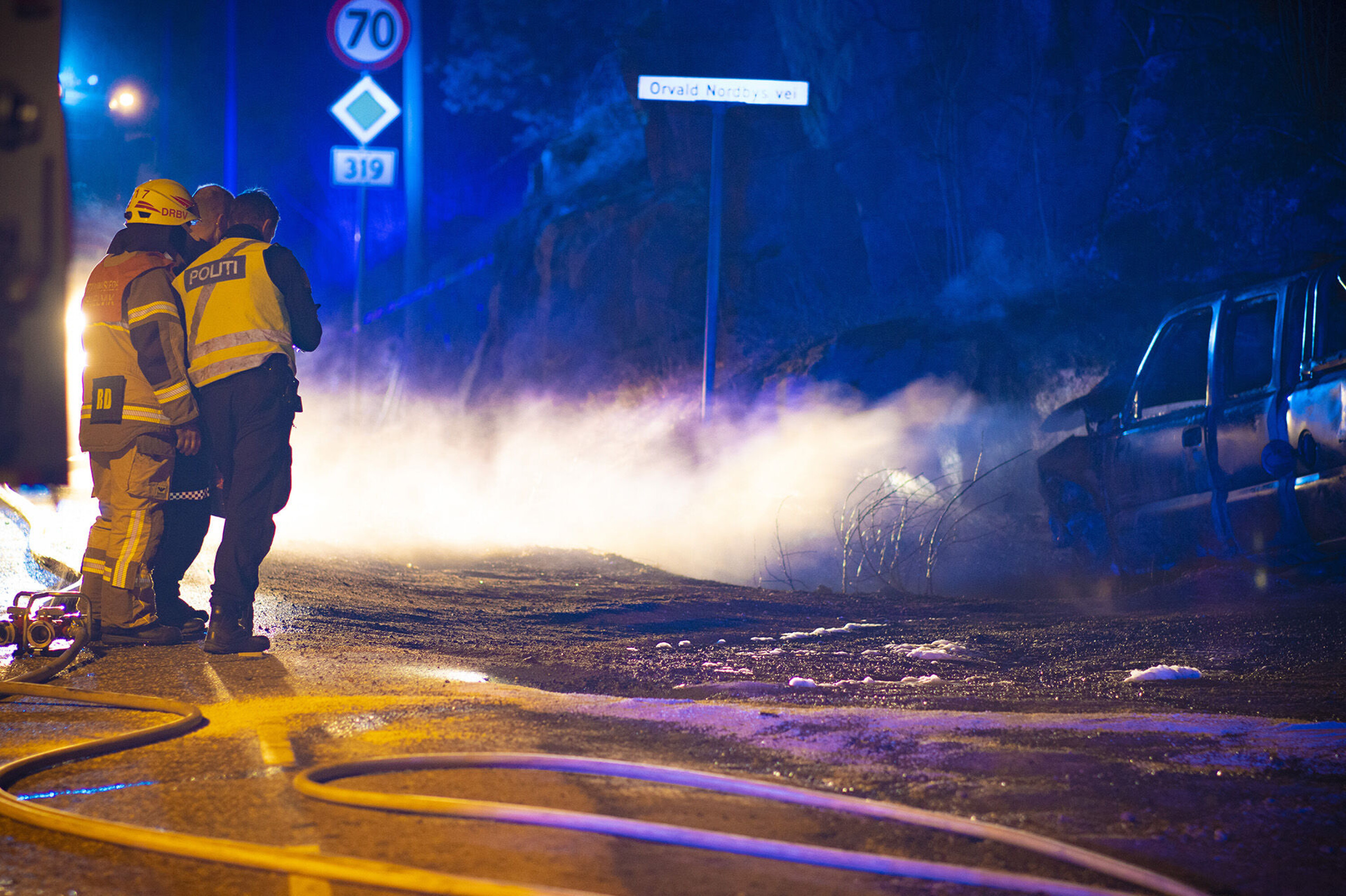 Fant død person etter bilbrann