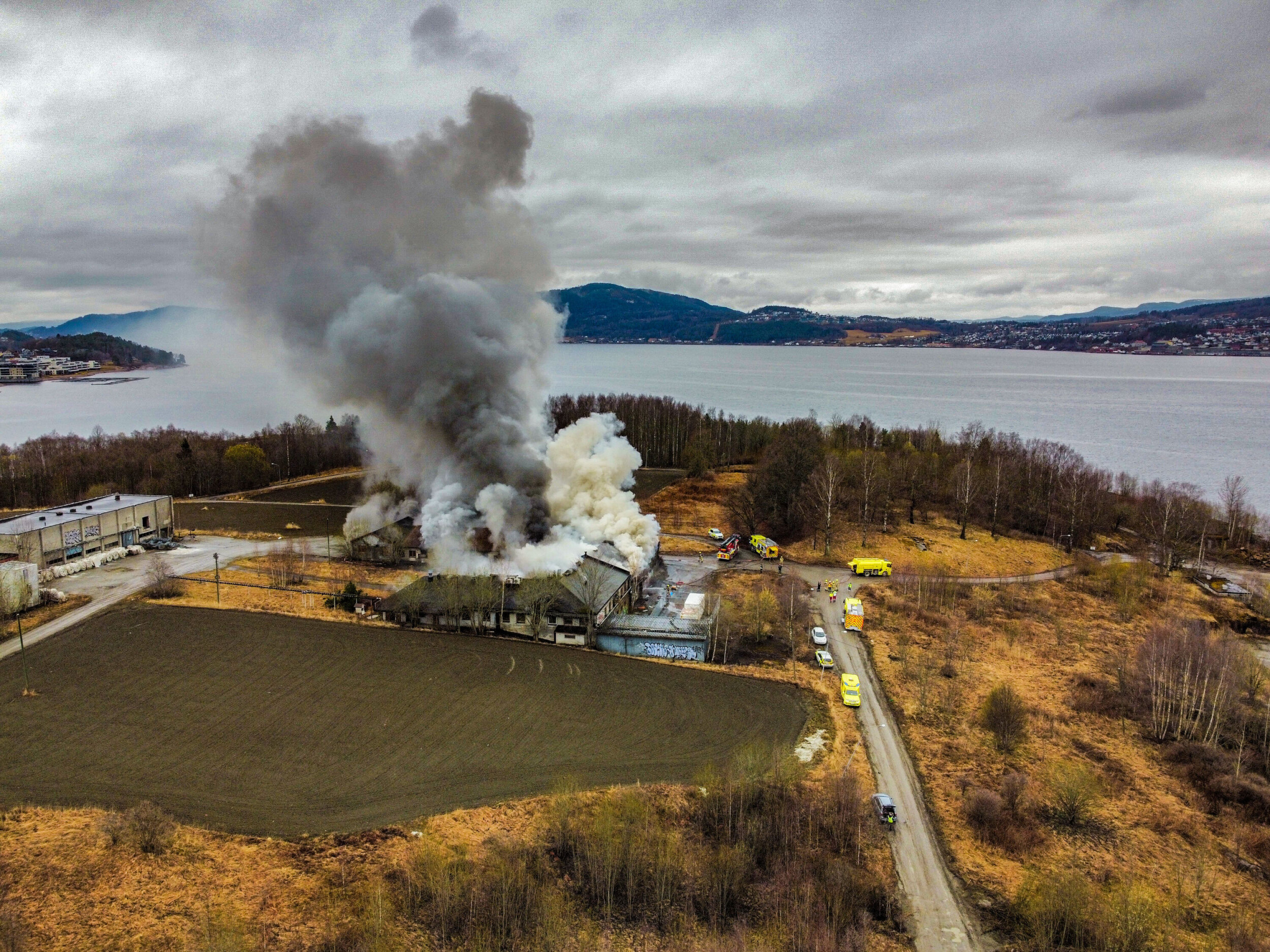 Storbrann ved dynamittlager raste i flere timer