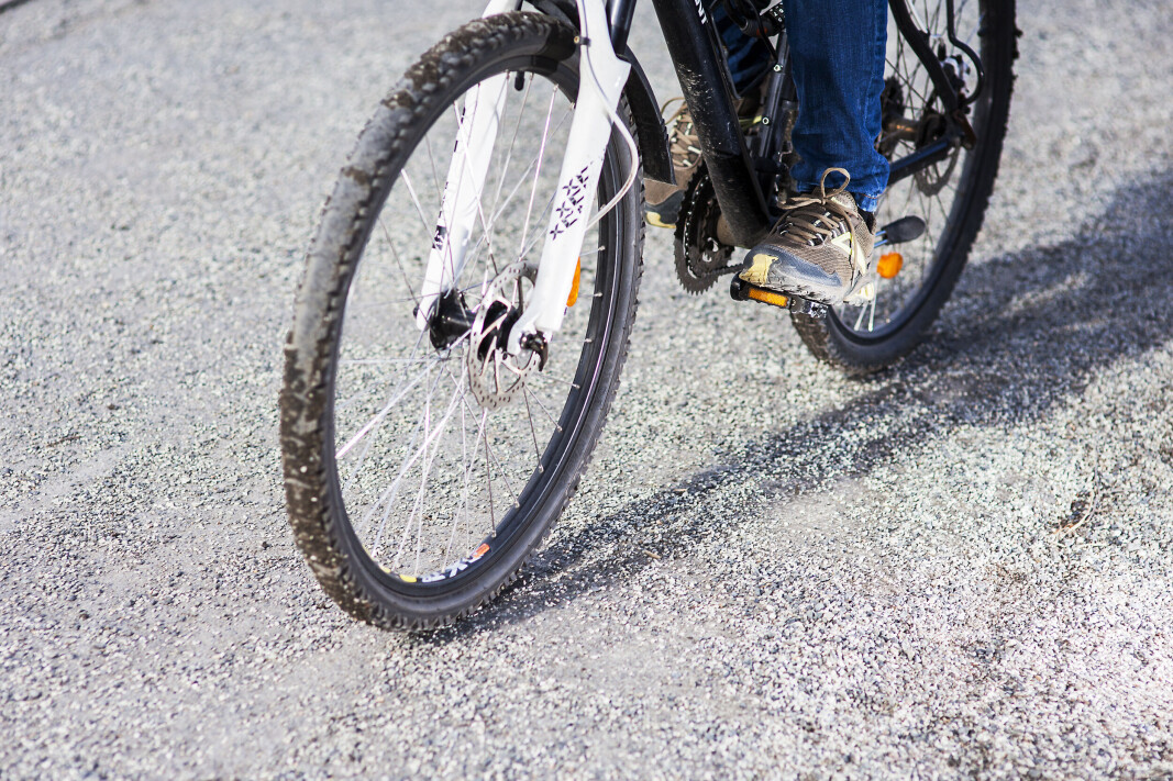 Strøgrusen som skal sikre trafikantene på glatta virker snarere motsatt for syklistene når våren kommer, påpeker forsikringsselskapet If. Strøgrusen som skal sikre trafikantene på glatta virker snarere motsatt for syklistene når våren kommer, påpeker forsikringsselskapet If.