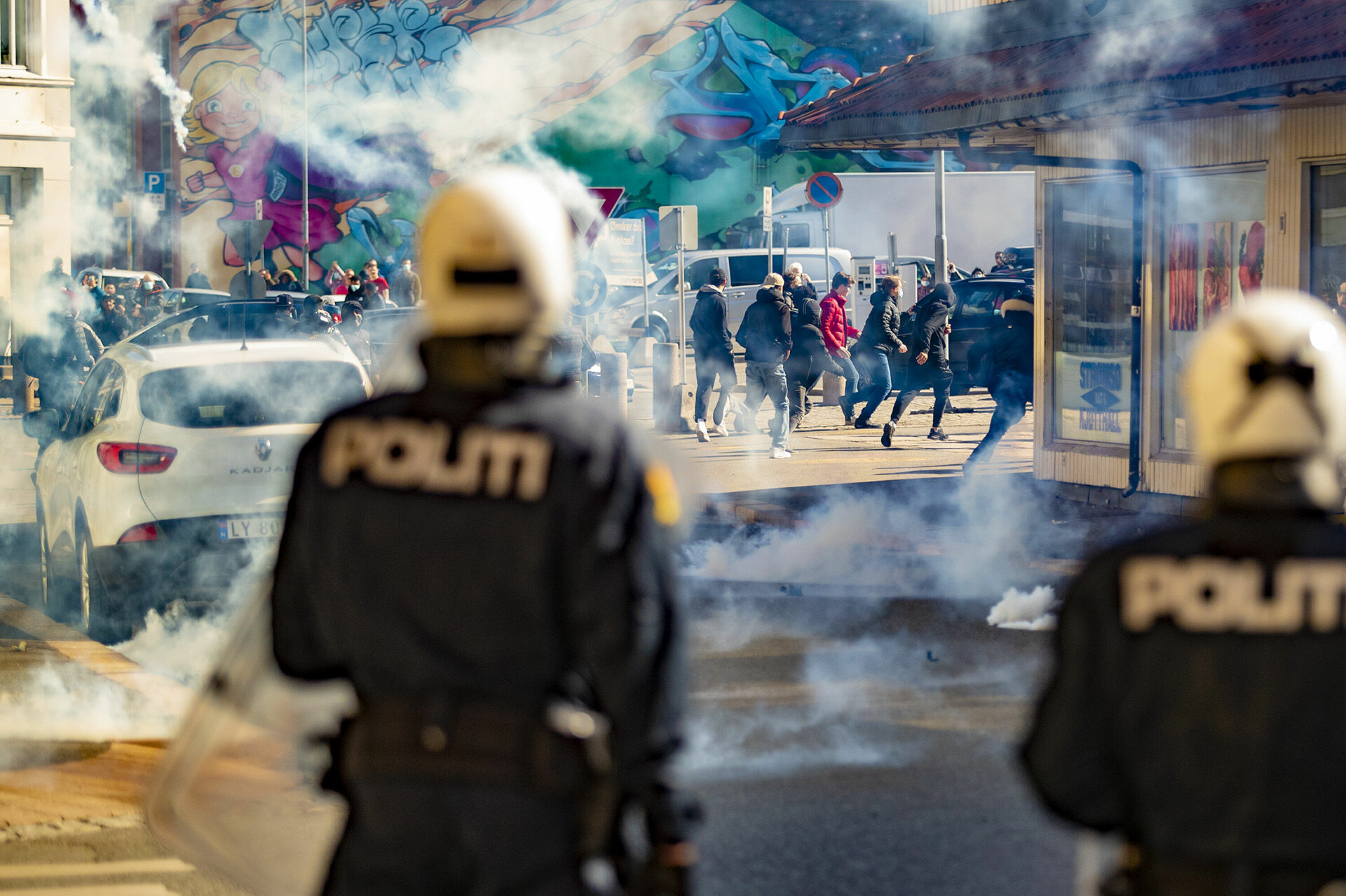 OPPTØYER: Det brukt sjokkgranater og store mengder tåregass i Drammen i fjor.