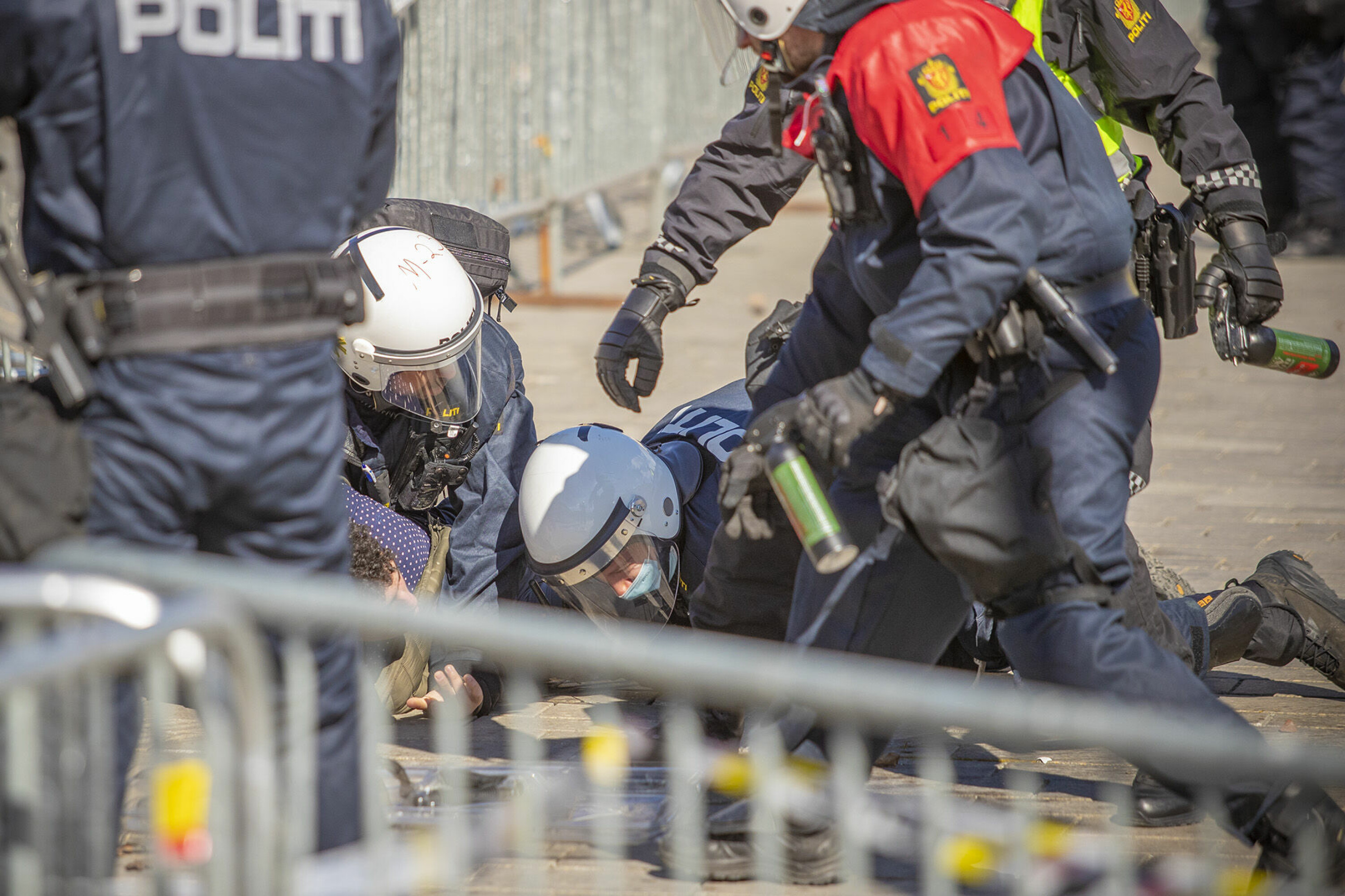 BASKETAK: Flere personer ble arrestert under tumultene på Strømsø Torg i fjor.